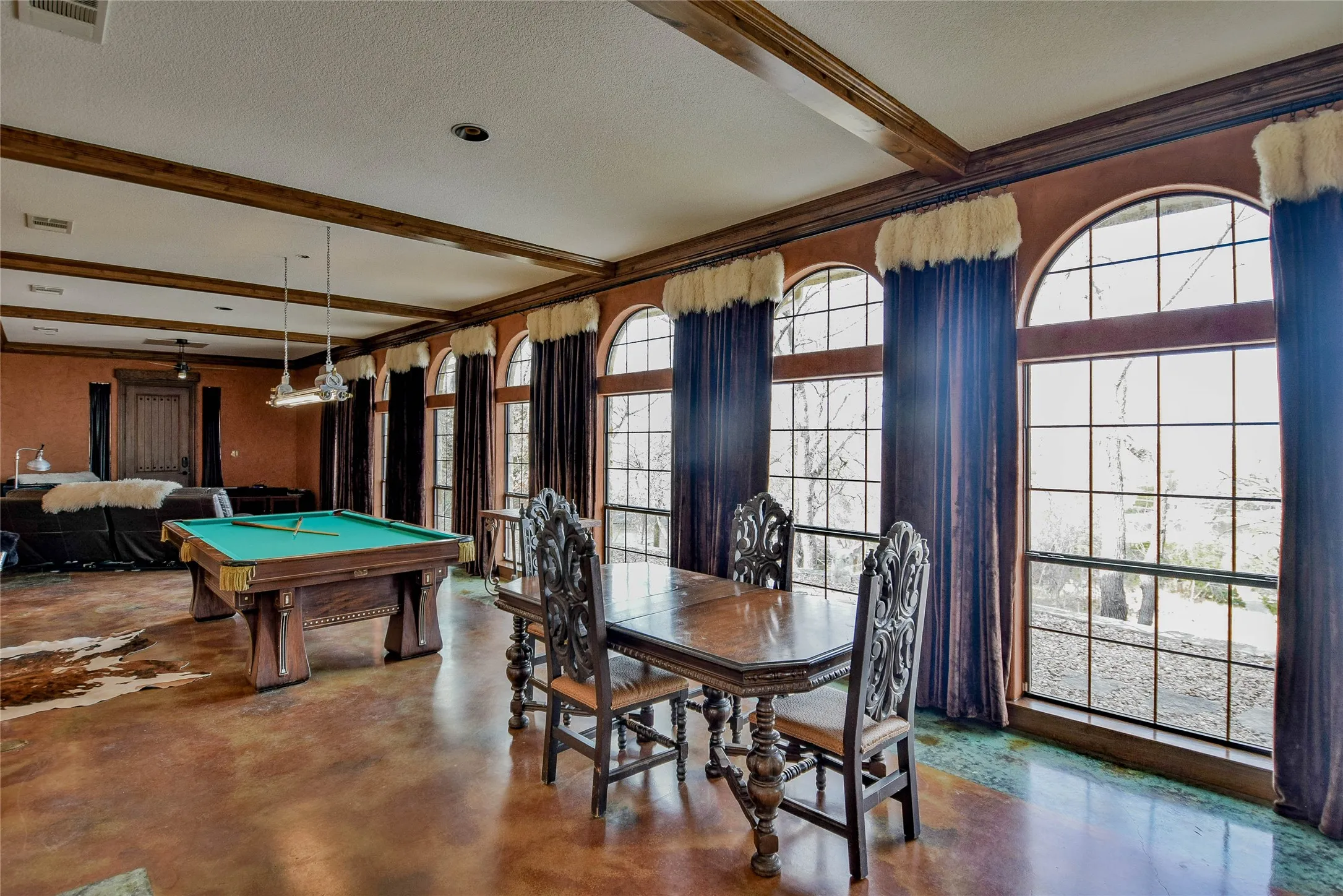 Single Family Residence For Sale in Hood County , 1501 S Chisholm Trail, Granbury, Texas 76048, 4 Bedroom, 3 Bathroom, 2 Garage spaces, 3,753 Sqft, built in 2007, Preowned, mls#21147819, Real Estate Agent in Granbury, Homes For Sale in Hood county, Homes For Sale in Granbury, Realtor in Granbury Texas, Real Estate Brokerage Independent Realty Texas, Luminita Cordes Realtor