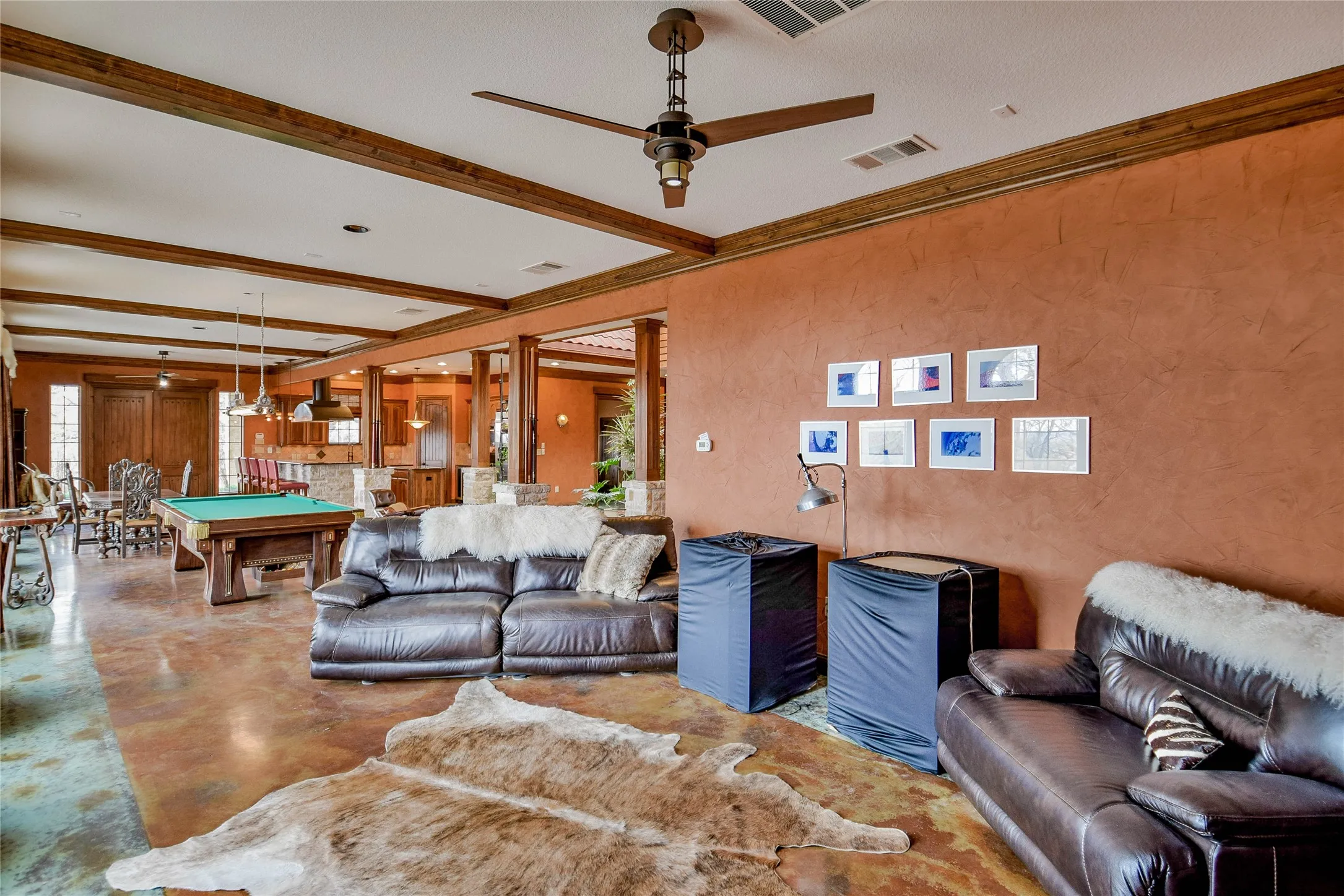 Single Family Residence For Sale in Hood County , 1501 S Chisholm Trail, Granbury, Texas 76048, 4 Bedroom, 3 Bathroom, 2 Garage spaces, 3,753 Sqft, built in 2007, Preowned, mls#21147819, Real Estate Agent in Granbury, Homes For Sale in Hood county, Homes For Sale in Granbury, Realtor in Granbury Texas, Real Estate Brokerage Independent Realty Texas, Luminita Cordes Realtor