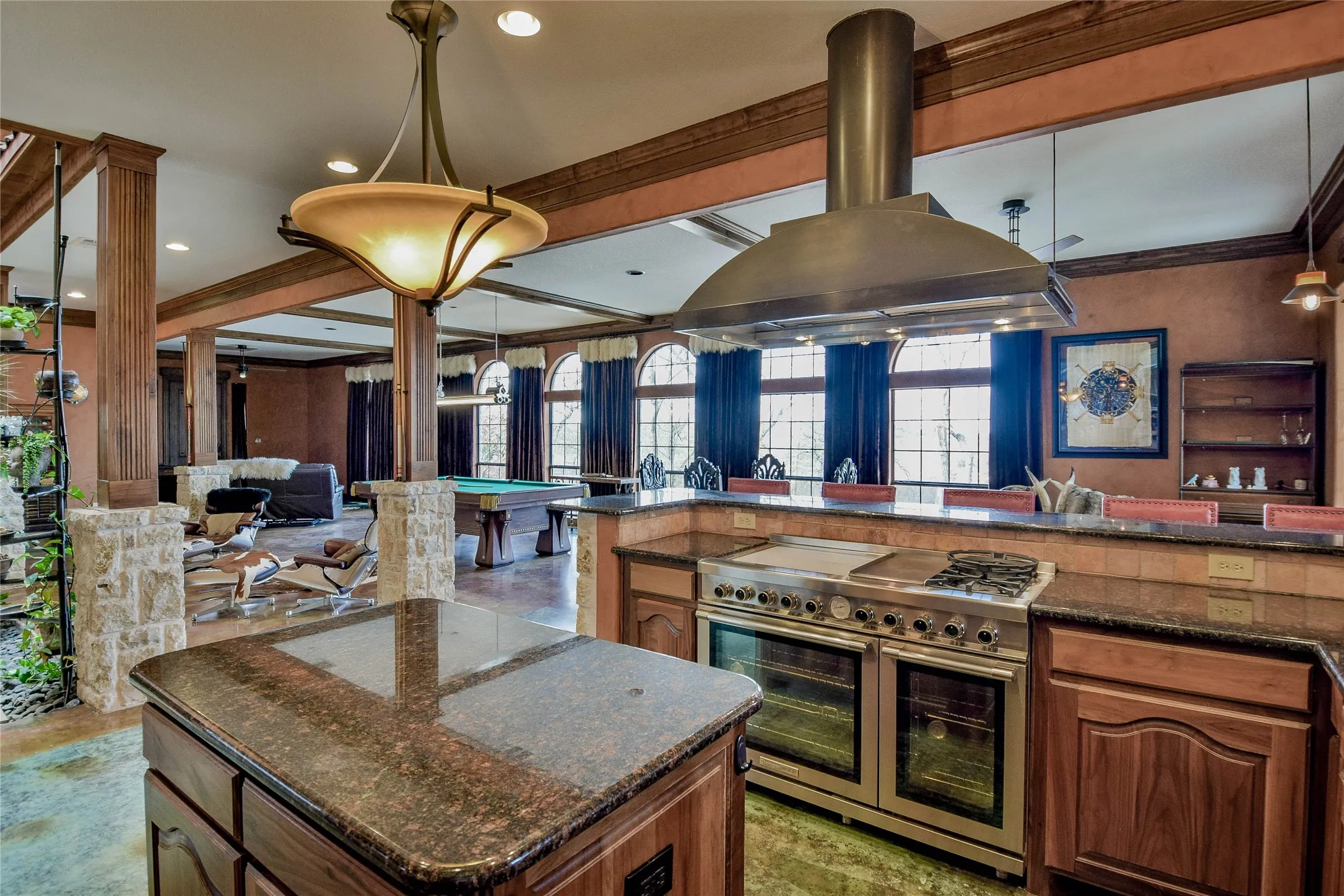 Single Family Residence For Sale in Hood County , 1501 S Chisholm Trail, Granbury, Texas 76048, 4 Bedroom, 3 Bathroom, 2 Garage spaces, 3,753 Sqft, built in 2007, Preowned, mls#21147819, Real Estate Agent in Granbury, Homes For Sale in Hood county, Homes For Sale in Granbury, Realtor in Granbury Texas, Real Estate Brokerage Independent Realty Texas, Luminita Cordes Realtor