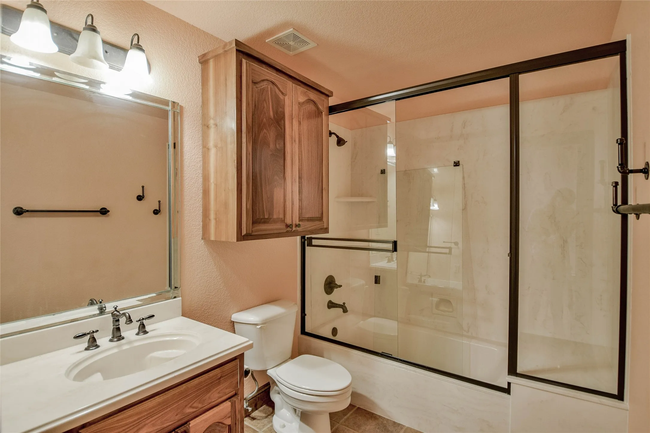 Single Family Residence For Sale in Hood County , 1501 S Chisholm Trail, Granbury, Texas 76048, 4 Bedroom, 3 Bathroom, 2 Garage spaces, 3,753 Sqft, built in 2007, Preowned, mls#21147819, Real Estate Agent in Granbury, Homes For Sale in Hood county, Homes For Sale in Granbury, Realtor in Granbury Texas, Real Estate Brokerage Independent Realty Texas, Luminita Cordes Realtor