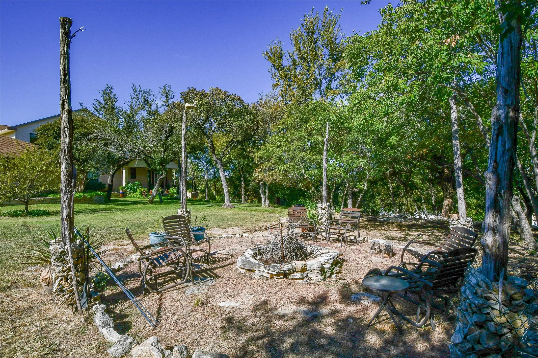 Single Family Residence For Sale in Hood County , 1501 S Chisholm Trail, Granbury, Texas 76048, 4 Bedroom, 3 Bathroom, 2 Garage spaces, 3,753 Sqft, built in 2007, Preowned, mls#21147819, Real Estate Agent in Granbury, Homes For Sale in Hood county, Homes For Sale in Granbury, Realtor in Granbury Texas, Real Estate Brokerage Independent Realty Texas, Luminita Cordes Realtor