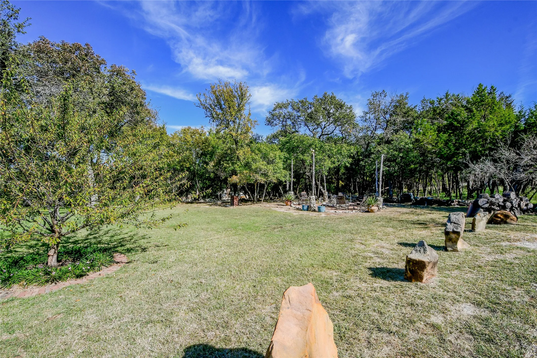 Single Family Residence For Sale in Hood County , 1501 S Chisholm Trail, Granbury, Texas 76048, 4 Bedroom, 3 Bathroom, 2 Garage spaces, 3,753 Sqft, built in 2007, Preowned, mls#21147819, Real Estate Agent in Granbury, Homes For Sale in Hood county, Homes For Sale in Granbury, Realtor in Granbury Texas, Real Estate Brokerage Independent Realty Texas, Luminita Cordes Realtor