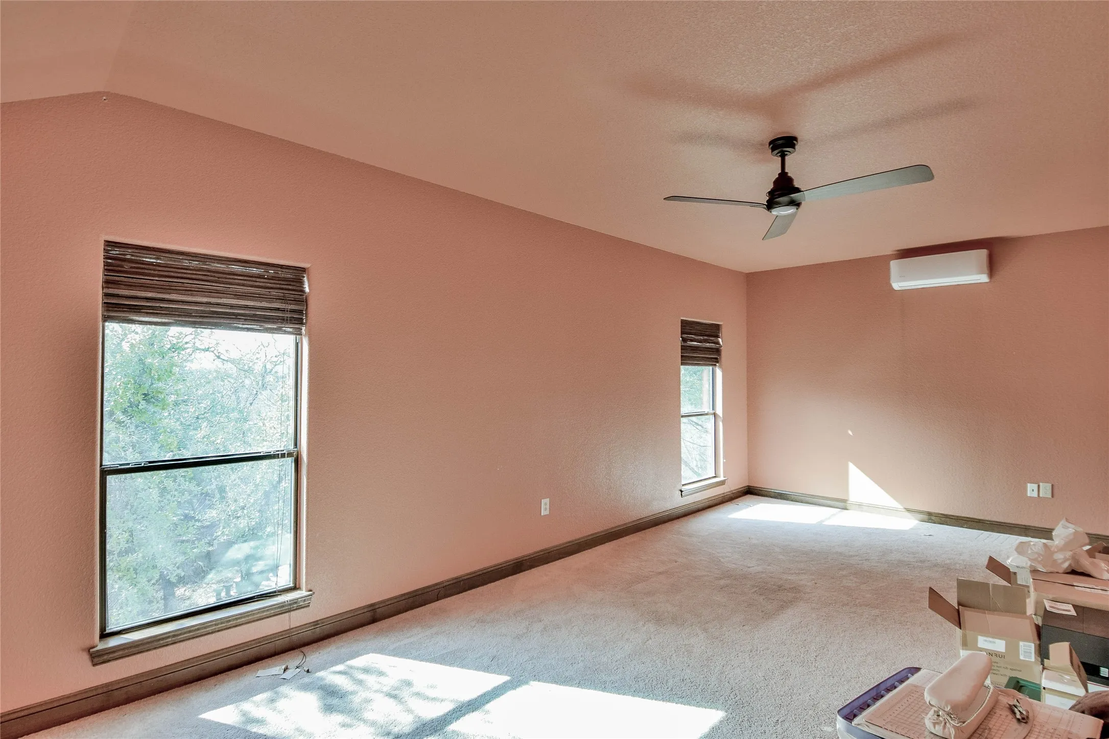 Single Family Residence For Sale in Hood County , 1501 S Chisholm Trail, Granbury, Texas 76048, 4 Bedroom, 3 Bathroom, 2 Garage spaces, 3,753 Sqft, built in 2007, Preowned, mls#21147819, Real Estate Agent in Granbury, Homes For Sale in Hood county, Homes For Sale in Granbury, Realtor in Granbury Texas, Real Estate Brokerage Independent Realty Texas, Luminita Cordes Realtor