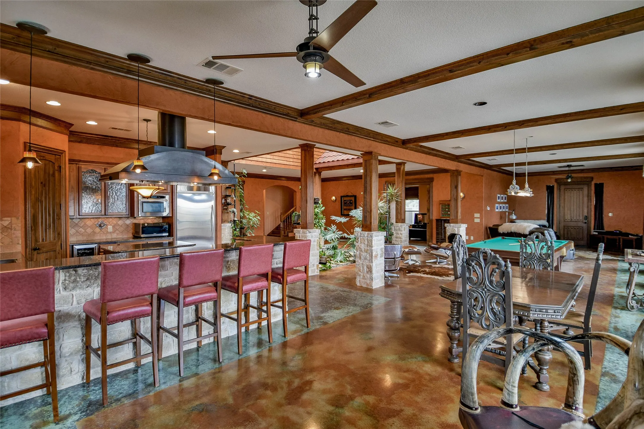 Single Family Residence For Sale in Hood County , 1501 S Chisholm Trail, Granbury, Texas 76048, 4 Bedroom, 3 Bathroom, 2 Garage spaces, 3,753 Sqft, built in 2007, Preowned, mls#21147819, Real Estate Agent in Granbury, Homes For Sale in Hood county, Homes For Sale in Granbury, Realtor in Granbury Texas, Real Estate Brokerage Independent Realty Texas, Luminita Cordes Realtor