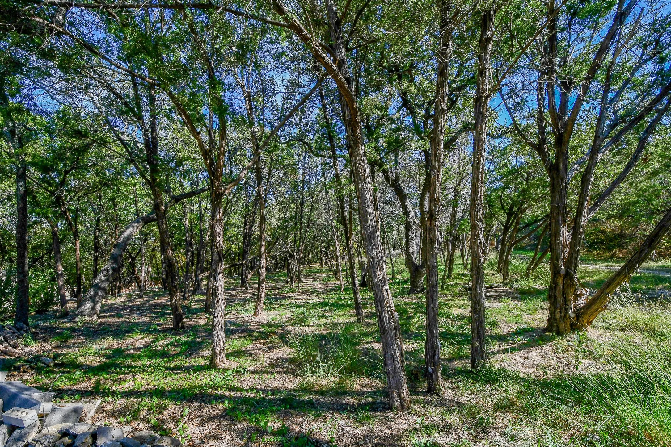 Single Family Residence For Sale in Hood County , 1501 S Chisholm Trail, Granbury, Texas 76048, 4 Bedroom, 3 Bathroom, 2 Garage spaces, 3,753 Sqft, built in 2007, Preowned, mls#21147819, Real Estate Agent in Granbury, Homes For Sale in Hood county, Homes For Sale in Granbury, Realtor in Granbury Texas, Real Estate Brokerage Independent Realty Texas, Luminita Cordes Realtor