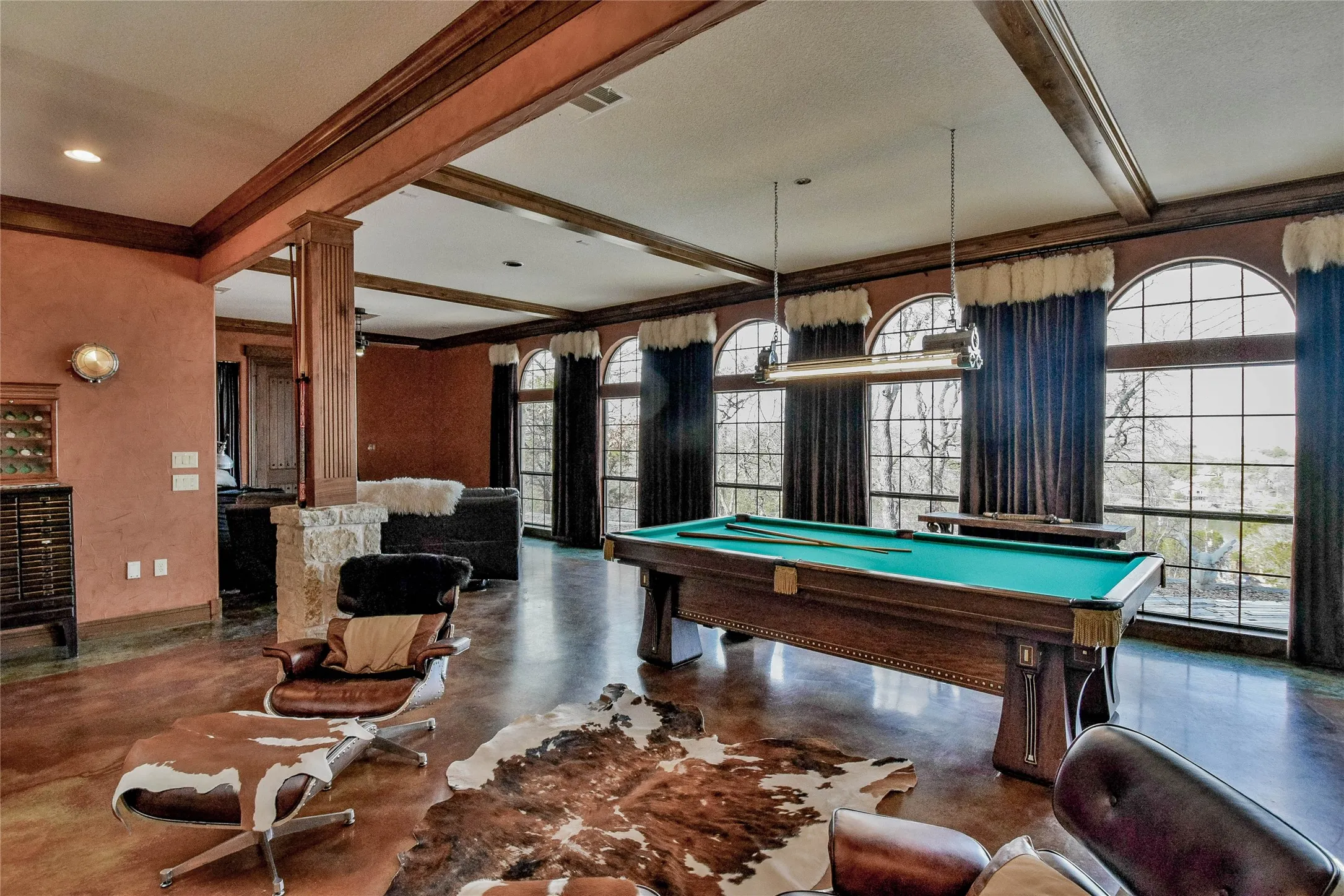 Single Family Residence For Sale in Hood County , 1501 S Chisholm Trail, Granbury, Texas 76048, 4 Bedroom, 3 Bathroom, 2 Garage spaces, 3,753 Sqft, built in 2007, Preowned, mls#21147819, Real Estate Agent in Granbury, Homes For Sale in Hood county, Homes For Sale in Granbury, Realtor in Granbury Texas, Real Estate Brokerage Independent Realty Texas, Luminita Cordes Realtor
