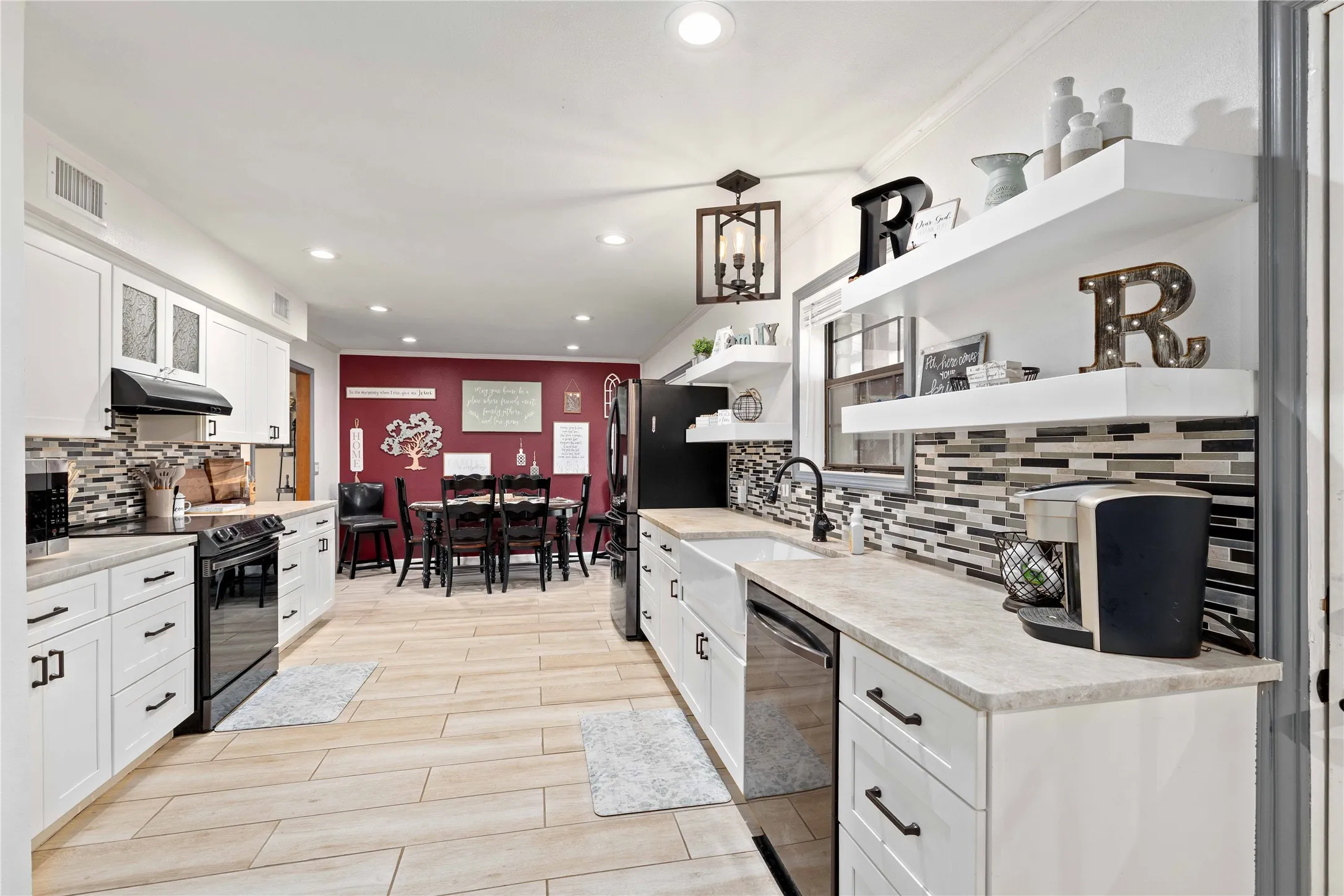 Single Family Residence For Sale in Brown County , 8001 County Road 572, Brownwood, Texas 76801, 5 Bedroom, 4 Bathroom, Garage spaces, 3,060 Sqft, built in 0, Preowned, mls#21201258, Real Estate Agent in Brownwood, Homes For Sale in Brown county, Homes For Sale in Brownwood, Realtor in Brownwood Texas, Real Estate Brokerage Independent Realty Texas, Luminita Cordes Realtor