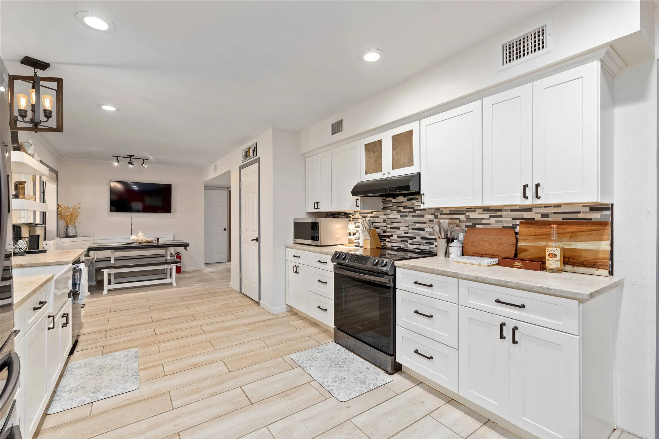 Single Family Residence For Sale in Brown County , 8001 County Road 572, Brownwood, Texas 76801, 5 Bedroom, 4 Bathroom, Garage spaces, 3,060 Sqft, built in 0, Preowned, mls#21201258, Real Estate Agent in Brownwood, Homes For Sale in Brown county, Homes For Sale in Brownwood, Realtor in Brownwood Texas, Real Estate Brokerage Independent Realty Texas, Luminita Cordes Realtor