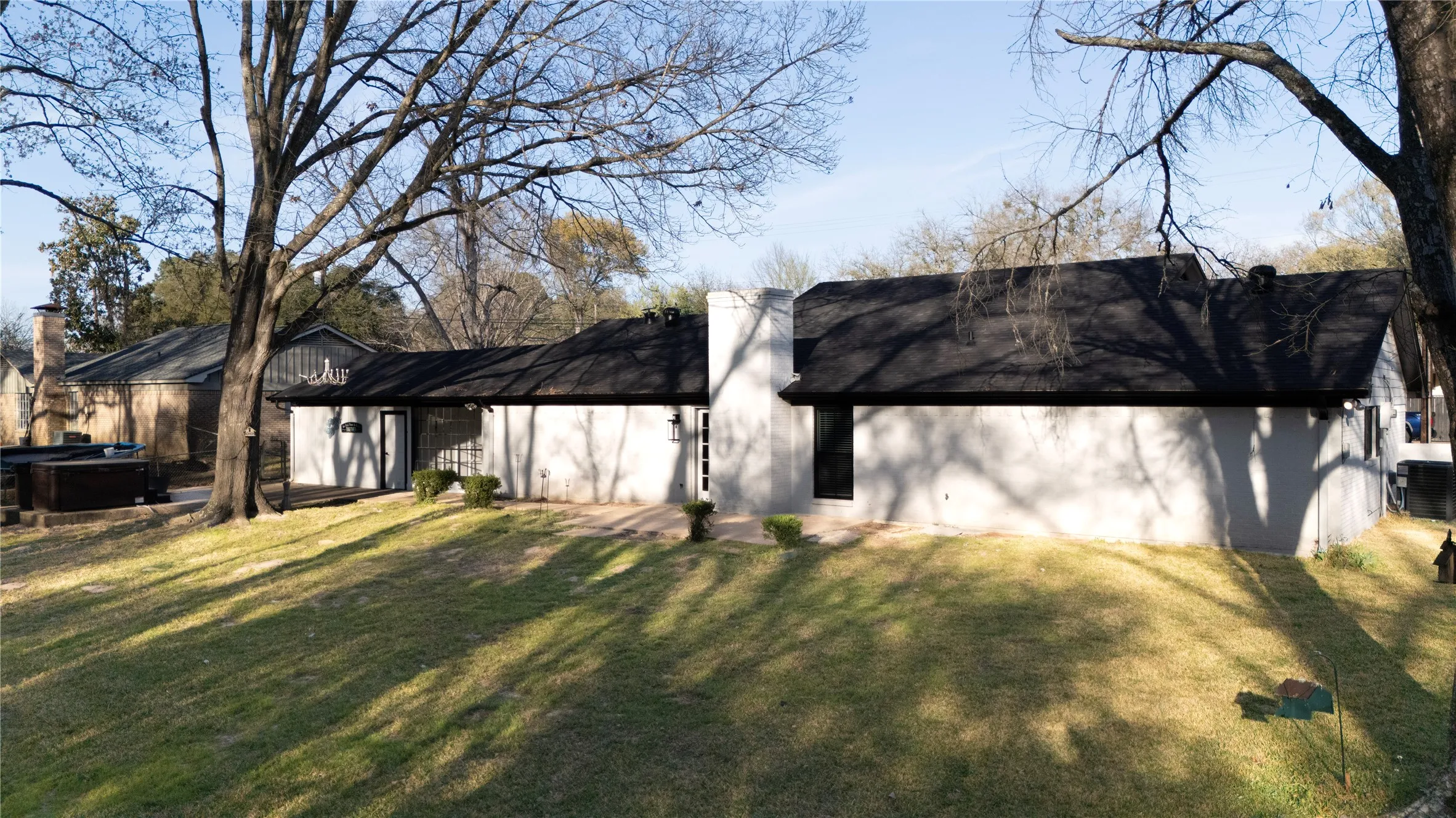 Single Family Residence For Sale in Henderson County , 1010 Bel Air Drive, Athens, Texas 75751, 3 Bedroom, 2 Bathroom, 1 Garage spaces, 2,052 Sqft, built in 1973, mls#21199934, Real Estate Agent in Athens, Homes For Sale in Henderson county, Homes For Sale in Athens, Realtor in Athens Texas, Real Estate Brokerage Independent Realty Texas, Luminita Cordes Realtor