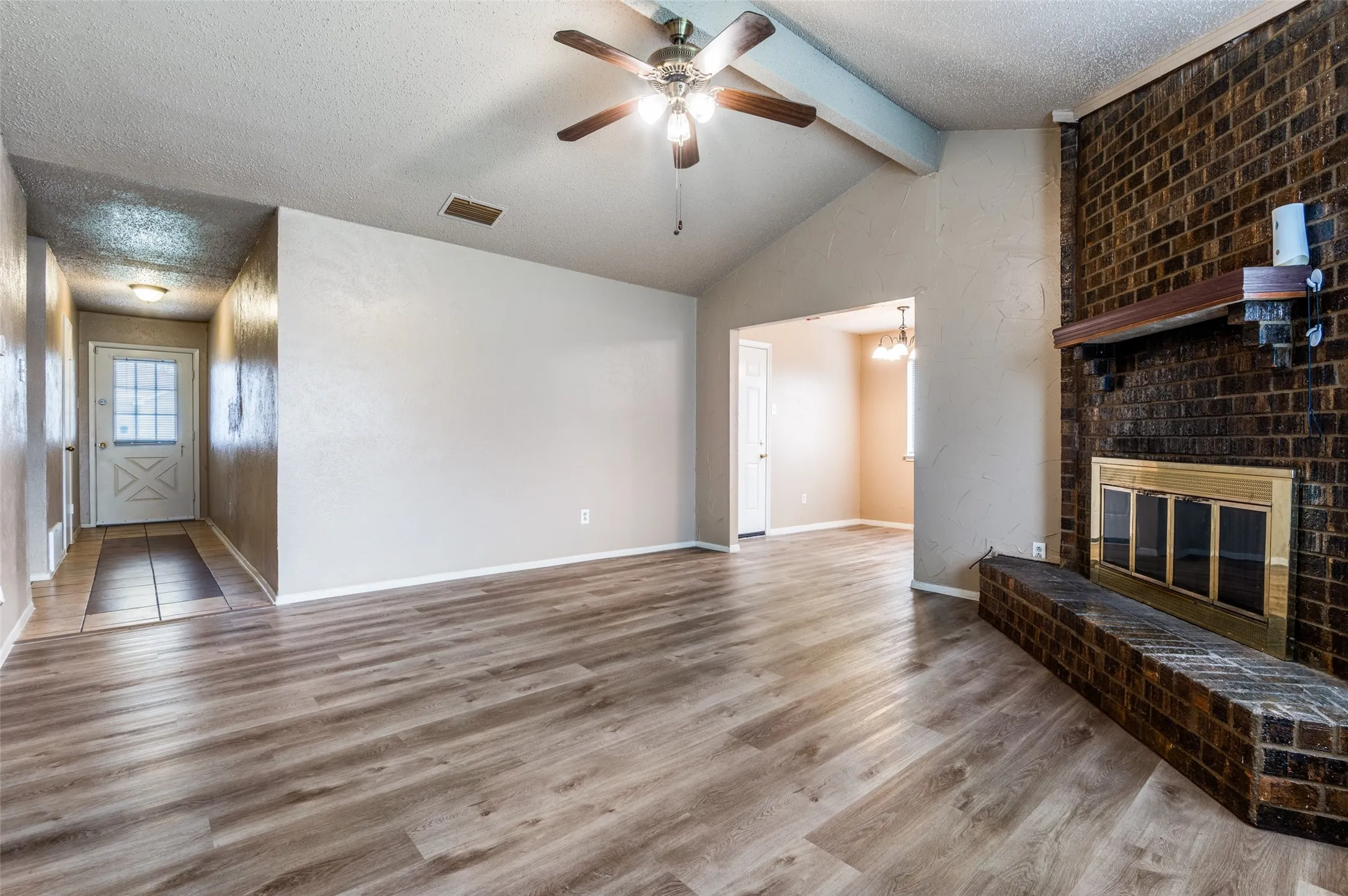 Single Family Residence For Rent in Dallas County , 2922 E Pepperidge Drive, Lancaster, Texas 75134, 4 Bedroom, 2 Bathroom, 2 Garage spaces, 1,444 Sqft, built in 1981, Preowned, mls#21199907, Real Estate Agent in Lancaster, Homes For Rent in Dallas county, Homes For Rent in Lancaster, Realtor in Lancaster Texas, Real Estate Brokerage Independent Realty Texas, Luminita Cordes Realtor