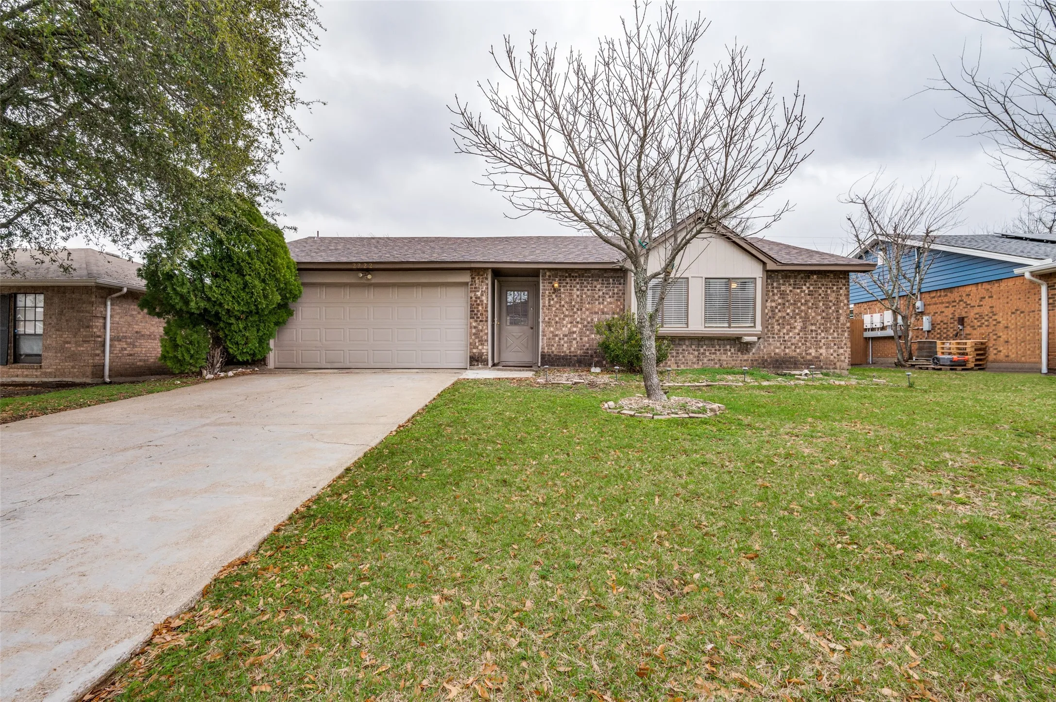 Single Family Residence For Rent in Dallas County , 2922 E Pepperidge Drive, Lancaster, Texas 75134, 4 Bedroom, 2 Bathroom, 2 Garage spaces, 1,444 Sqft, built in 1981, Preowned, mls#21199907, Real Estate Agent in Lancaster, Homes For Rent in Dallas county, Homes For Rent in Lancaster, Realtor in Lancaster Texas, Real Estate Brokerage Independent Realty Texas, Luminita Cordes Realtor