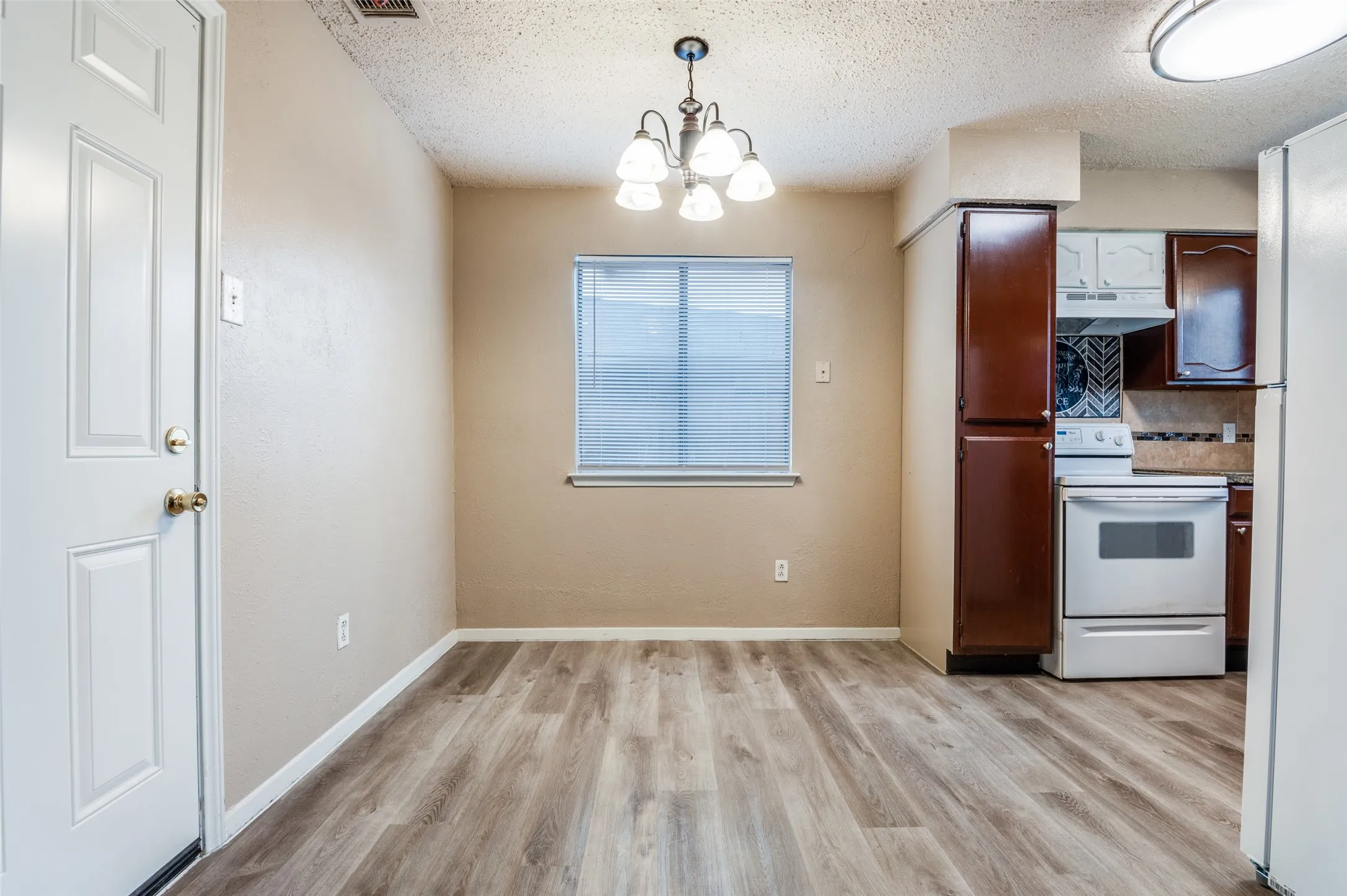 Single Family Residence For Rent in Dallas County , 2922 E Pepperidge Drive, Lancaster, Texas 75134, 4 Bedroom, 2 Bathroom, 2 Garage spaces, 1,444 Sqft, built in 1981, Preowned, mls#21199907, Real Estate Agent in Lancaster, Homes For Rent in Dallas county, Homes For Rent in Lancaster, Realtor in Lancaster Texas, Real Estate Brokerage Independent Realty Texas, Luminita Cordes Realtor