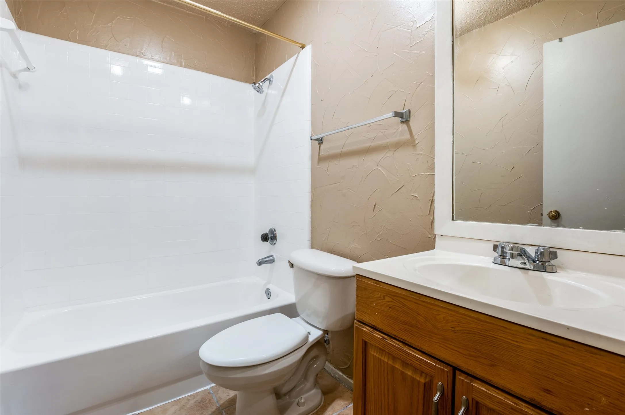 Single Family Residence For Rent in Dallas County , 2922 E Pepperidge Drive, Lancaster, Texas 75134, 4 Bedroom, 2 Bathroom, 2 Garage spaces, 1,444 Sqft, built in 1981, Preowned, mls#21199907, Real Estate Agent in Lancaster, Homes For Rent in Dallas county, Homes For Rent in Lancaster, Realtor in Lancaster Texas, Real Estate Brokerage Independent Realty Texas, Luminita Cordes Realtor
