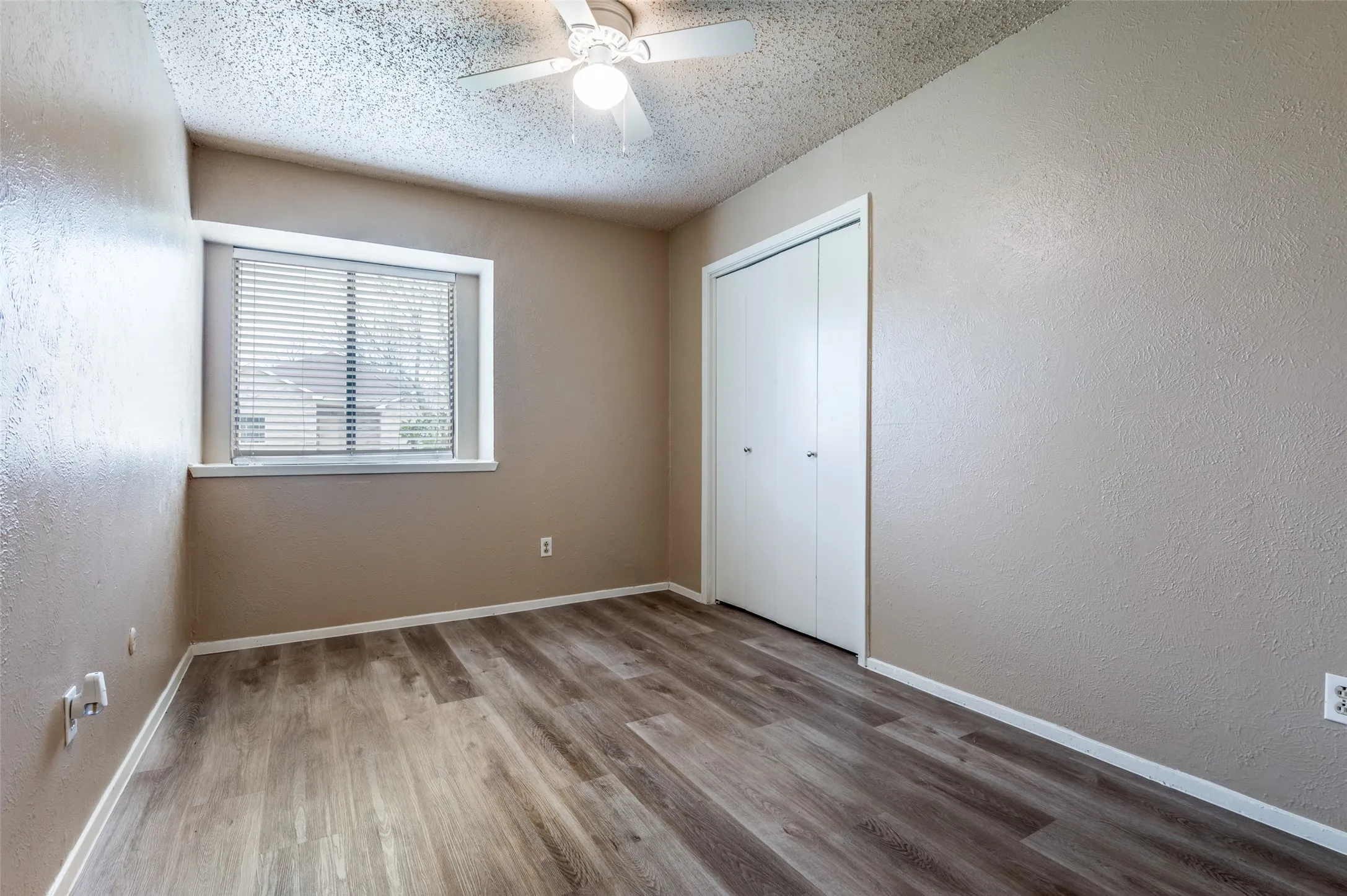 Single Family Residence For Rent in Dallas County , 2922 E Pepperidge Drive, Lancaster, Texas 75134, 4 Bedroom, 2 Bathroom, 2 Garage spaces, 1,444 Sqft, built in 1981, Preowned, mls#21199907, Real Estate Agent in Lancaster, Homes For Rent in Dallas county, Homes For Rent in Lancaster, Realtor in Lancaster Texas, Real Estate Brokerage Independent Realty Texas, Luminita Cordes Realtor