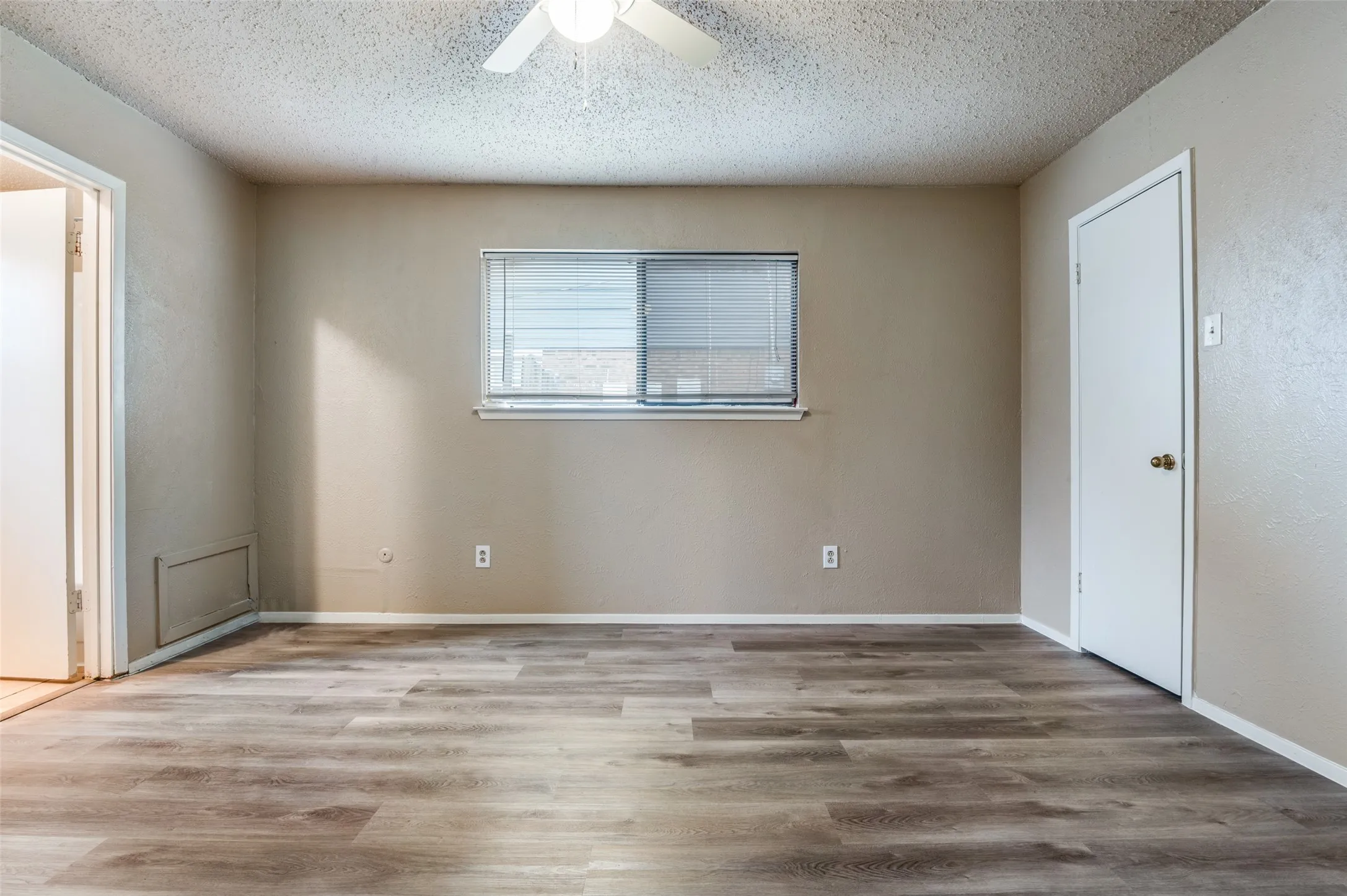 Single Family Residence For Rent in Dallas County , 2922 E Pepperidge Drive, Lancaster, Texas 75134, 4 Bedroom, 2 Bathroom, 2 Garage spaces, 1,444 Sqft, built in 1981, Preowned, mls#21199907, Real Estate Agent in Lancaster, Homes For Rent in Dallas county, Homes For Rent in Lancaster, Realtor in Lancaster Texas, Real Estate Brokerage Independent Realty Texas, Luminita Cordes Realtor