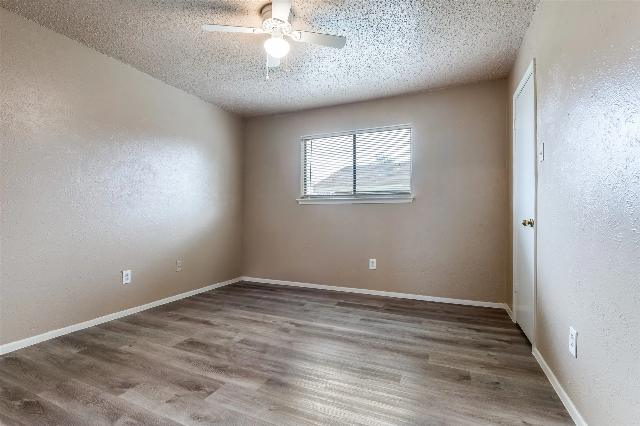 Single Family Residence For Rent in Dallas County , 2922 E Pepperidge Drive, Lancaster, Texas 75134, 4 Bedroom, 2 Bathroom, 2 Garage spaces, 1,444 Sqft, built in 1981, Preowned, mls#21199907, Real Estate Agent in Lancaster, Homes For Rent in Dallas county, Homes For Rent in Lancaster, Realtor in Lancaster Texas, Real Estate Brokerage Independent Realty Texas, Luminita Cordes Realtor