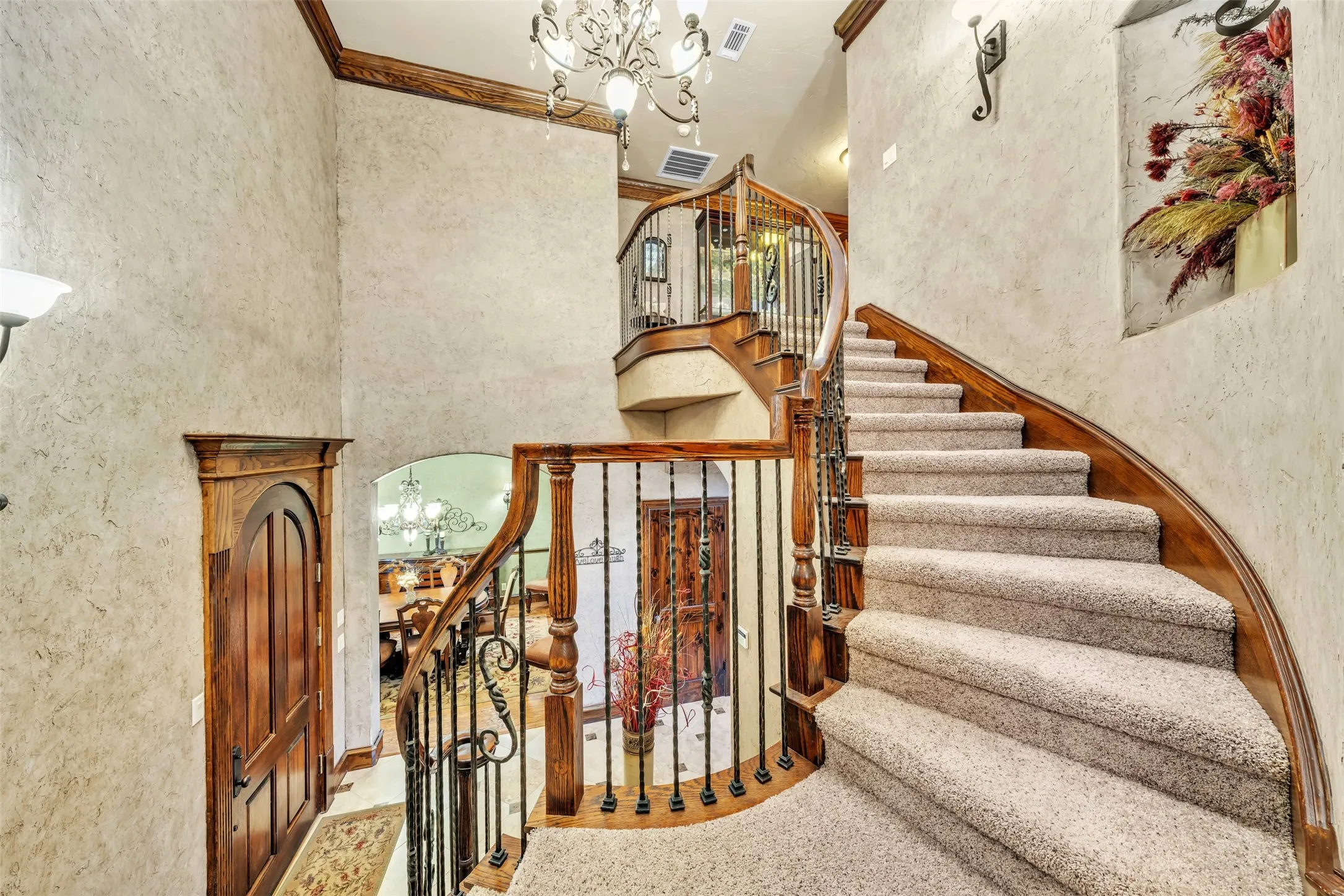 Single Family Residence For Sale in Tarrant County , 2717 S Shady Lane, Arlington, Texas 76001, 4 Bedroom, 4 Bathroom, 3 Garage spaces, 3,789 Sqft, built in 2007, Preowned, mls#21199211, Real Estate Agent in Arlington, Homes For Sale in Tarrant county, Homes For Sale in Arlington, Realtor in Arlington Texas, Real Estate Brokerage Independent Realty Texas, Luminita Cordes Realtor