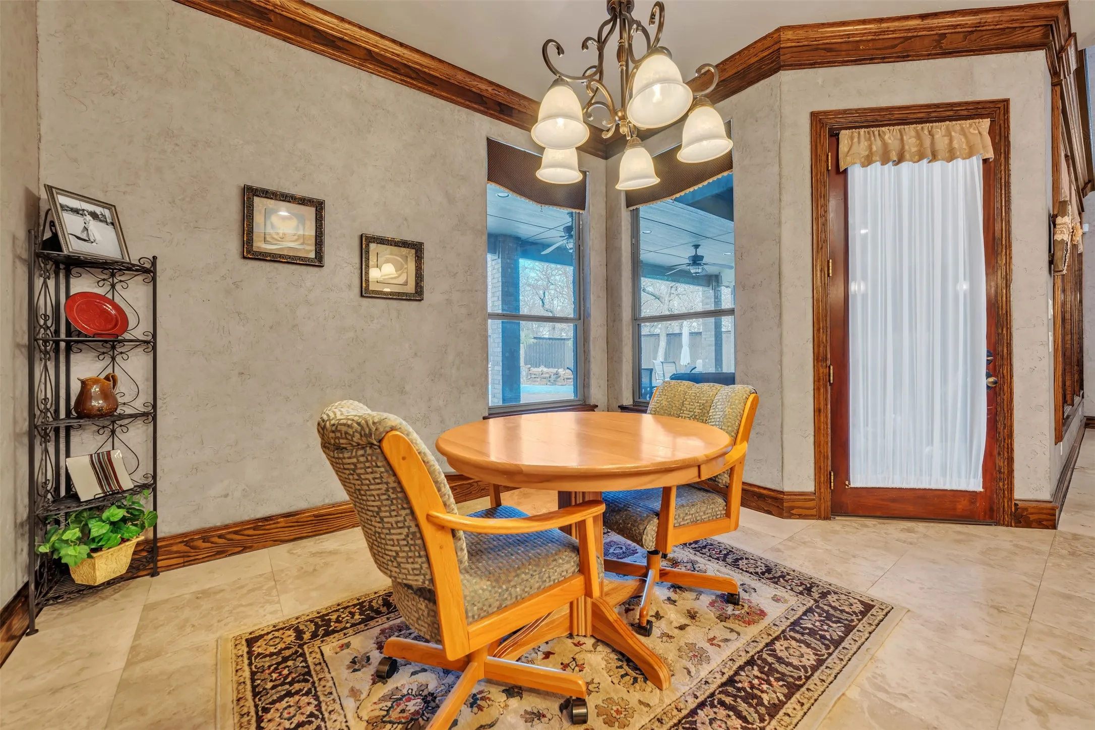 Single Family Residence For Sale in Tarrant County , 2717 S Shady Lane, Arlington, Texas 76001, 4 Bedroom, 4 Bathroom, 3 Garage spaces, 3,789 Sqft, built in 2007, Preowned, mls#21199211, Real Estate Agent in Arlington, Homes For Sale in Tarrant county, Homes For Sale in Arlington, Realtor in Arlington Texas, Real Estate Brokerage Independent Realty Texas, Luminita Cordes Realtor