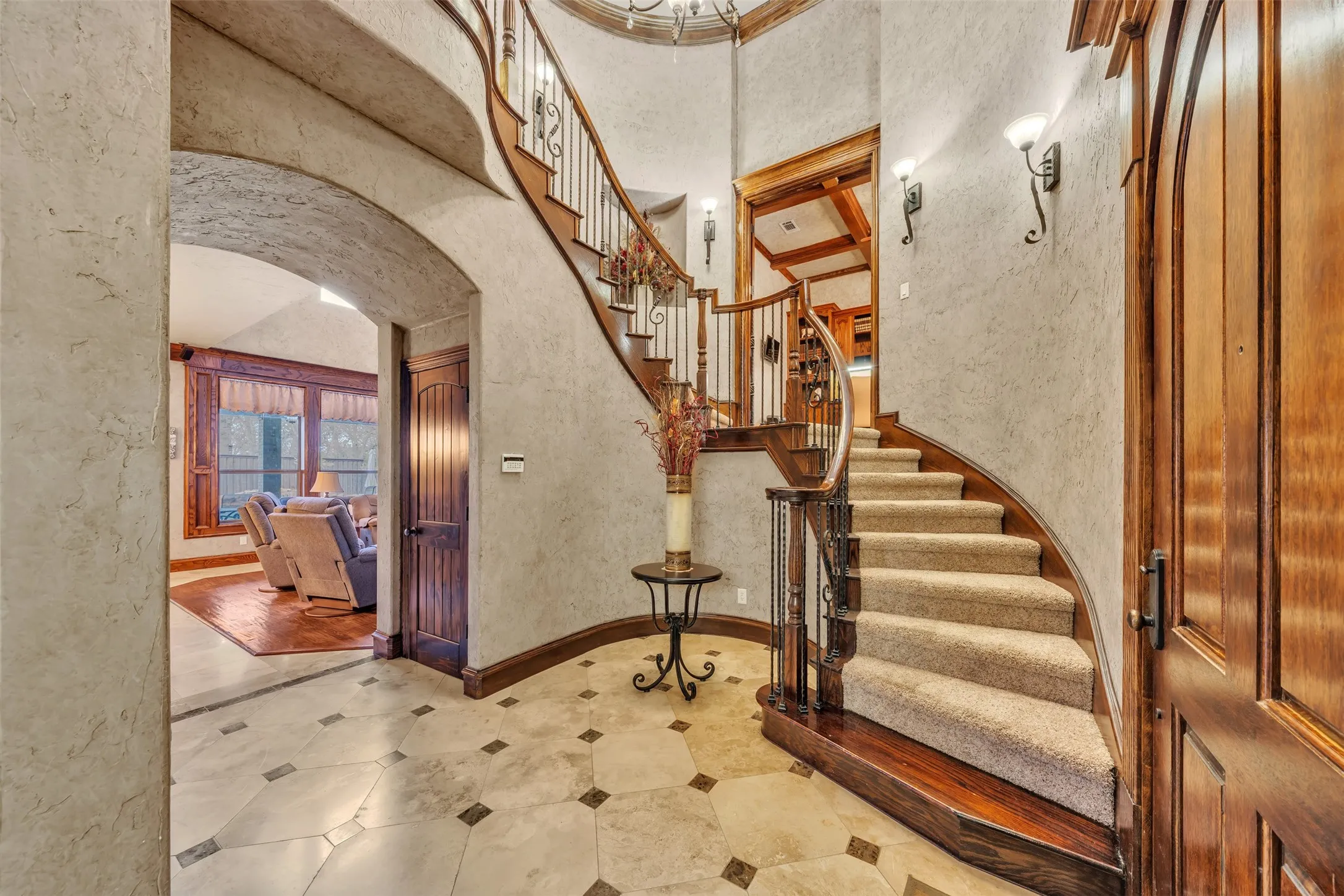 Single Family Residence For Sale in Tarrant County , 2717 S Shady Lane, Arlington, Texas 76001, 4 Bedroom, 4 Bathroom, 3 Garage spaces, 3,789 Sqft, built in 2007, Preowned, mls#21199211, Real Estate Agent in Arlington, Homes For Sale in Tarrant county, Homes For Sale in Arlington, Realtor in Arlington Texas, Real Estate Brokerage Independent Realty Texas, Luminita Cordes Realtor