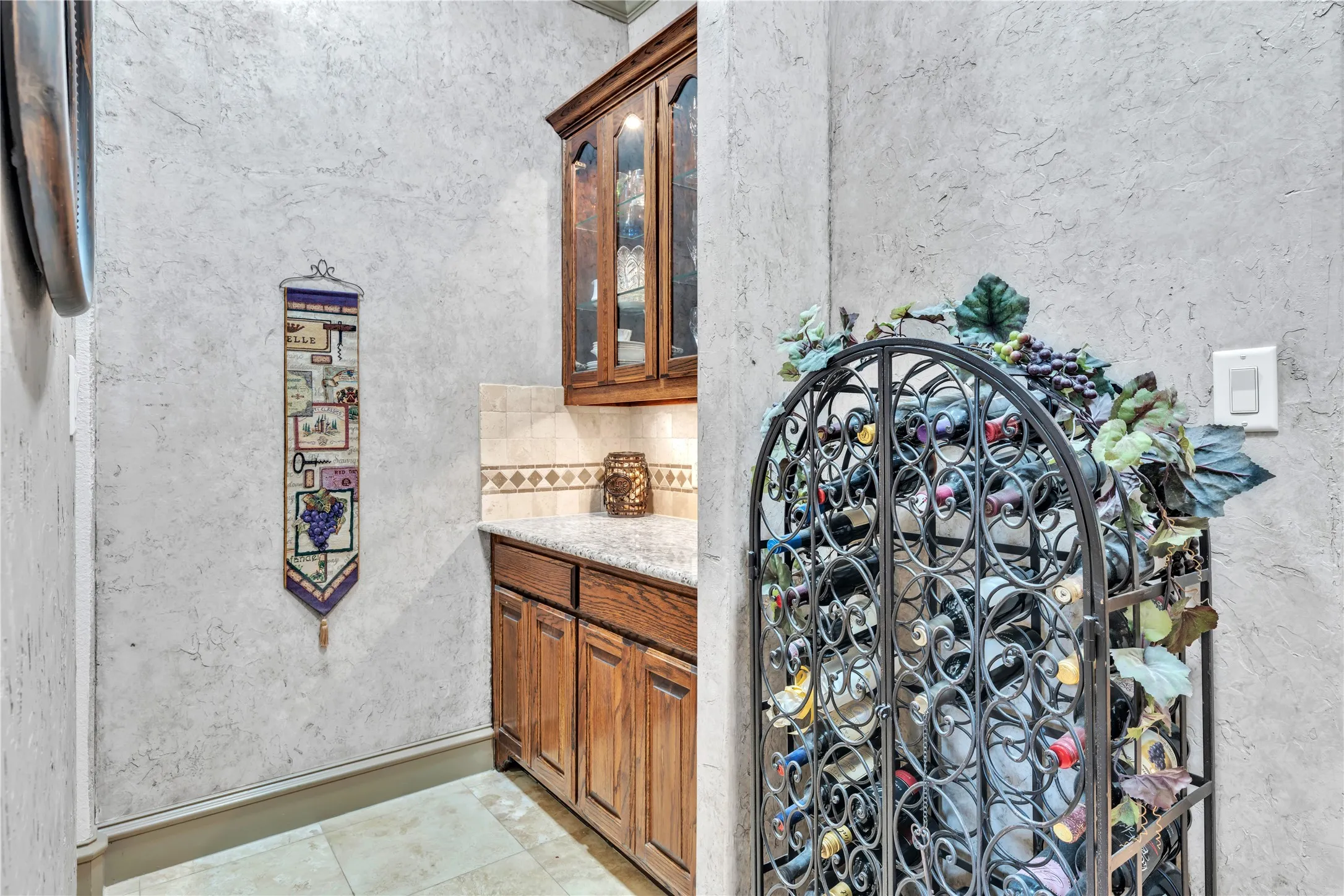 Single Family Residence For Sale in Tarrant County , 2717 S Shady Lane, Arlington, Texas 76001, 4 Bedroom, 4 Bathroom, 3 Garage spaces, 3,789 Sqft, built in 2007, Preowned, mls#21199211, Real Estate Agent in Arlington, Homes For Sale in Tarrant county, Homes For Sale in Arlington, Realtor in Arlington Texas, Real Estate Brokerage Independent Realty Texas, Luminita Cordes Realtor