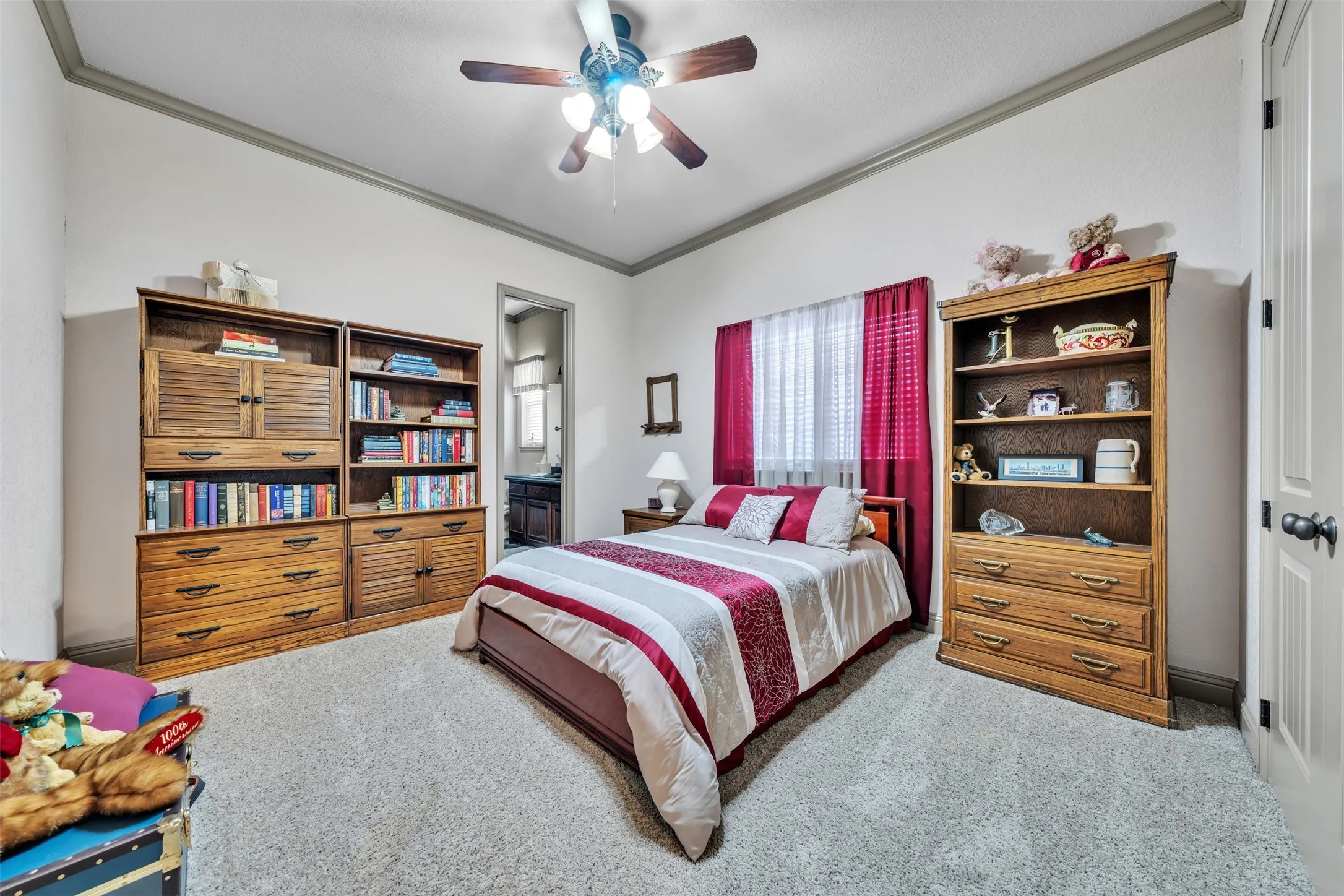 Single Family Residence For Sale in Tarrant County , 2717 S Shady Lane, Arlington, Texas 76001, 4 Bedroom, 4 Bathroom, 3 Garage spaces, 3,789 Sqft, built in 2007, Preowned, mls#21199211, Real Estate Agent in Arlington, Homes For Sale in Tarrant county, Homes For Sale in Arlington, Realtor in Arlington Texas, Real Estate Brokerage Independent Realty Texas, Luminita Cordes Realtor