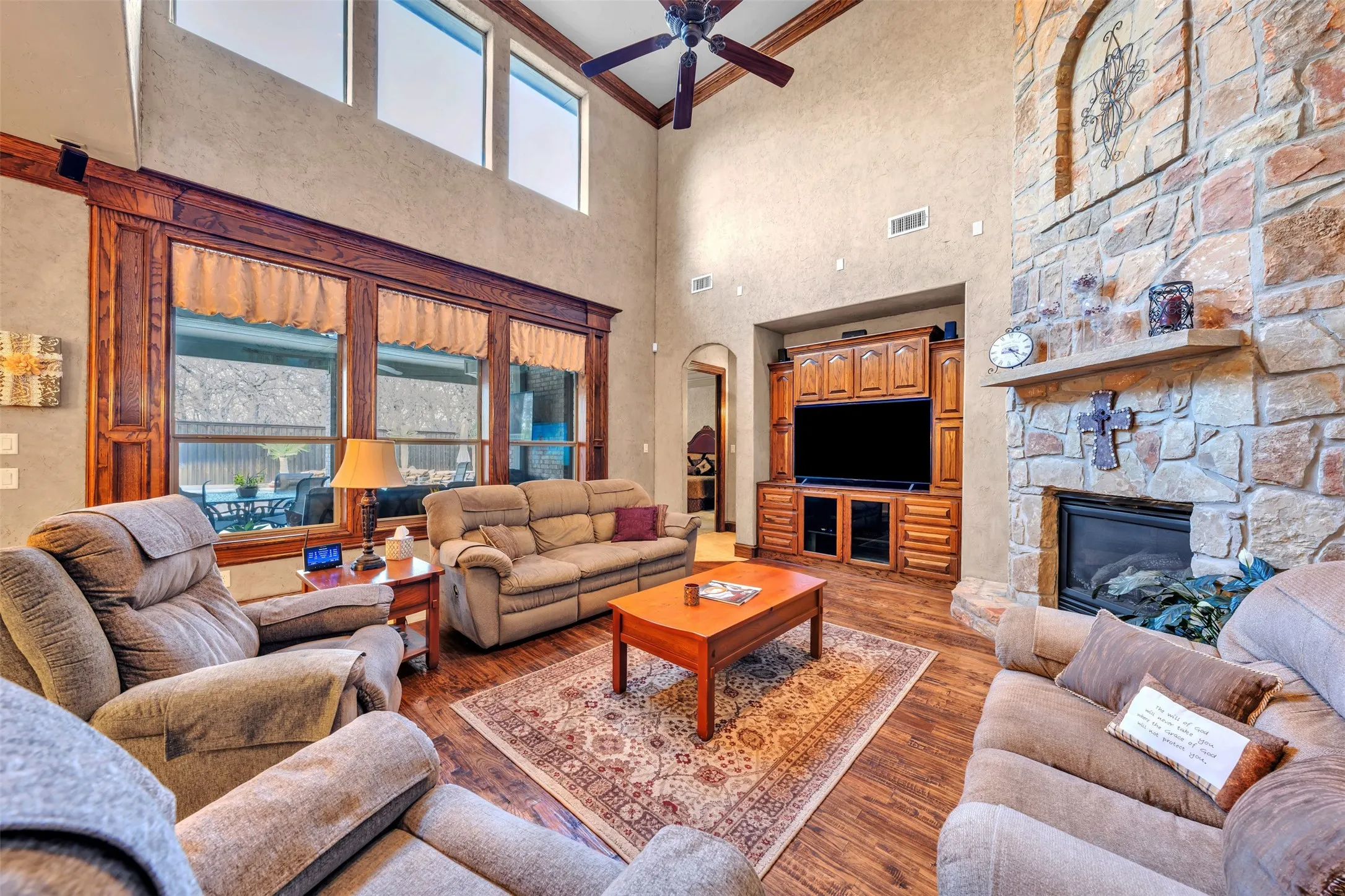 Single Family Residence For Sale in Tarrant County , 2717 S Shady Lane, Arlington, Texas 76001, 4 Bedroom, 4 Bathroom, 3 Garage spaces, 3,789 Sqft, built in 2007, Preowned, mls#21199211, Real Estate Agent in Arlington, Homes For Sale in Tarrant county, Homes For Sale in Arlington, Realtor in Arlington Texas, Real Estate Brokerage Independent Realty Texas, Luminita Cordes Realtor