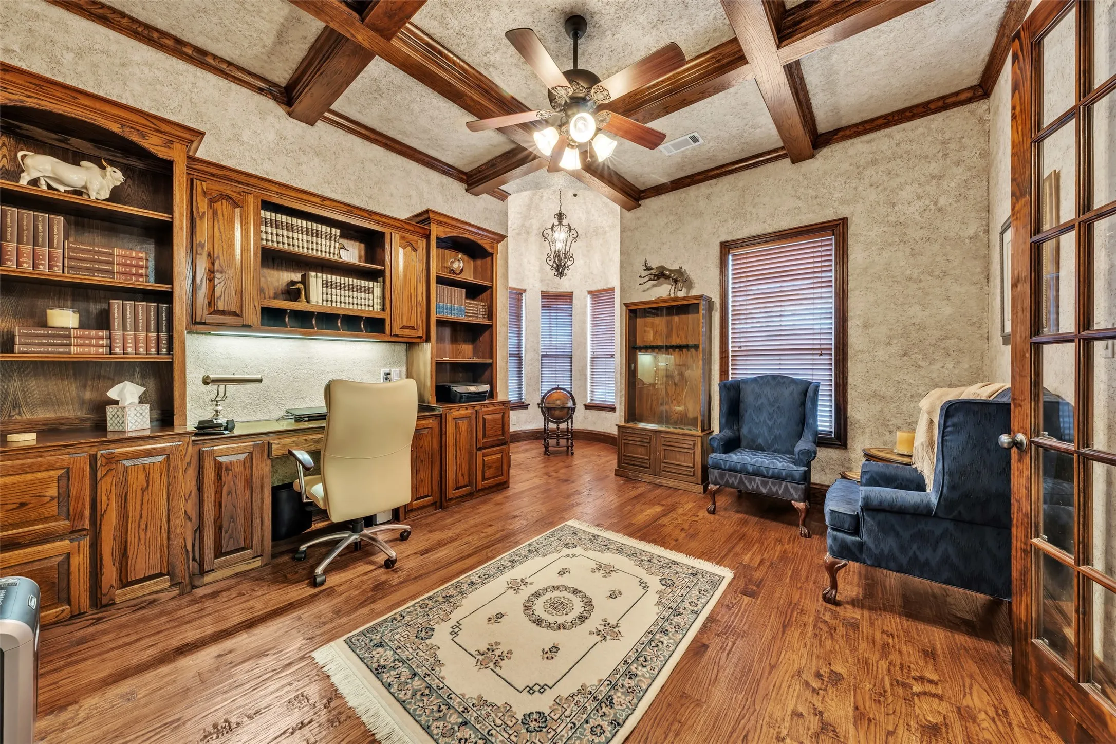 Single Family Residence For Sale in Tarrant County , 2717 S Shady Lane, Arlington, Texas 76001, 4 Bedroom, 4 Bathroom, 3 Garage spaces, 3,789 Sqft, built in 2007, Preowned, mls#21199211, Real Estate Agent in Arlington, Homes For Sale in Tarrant county, Homes For Sale in Arlington, Realtor in Arlington Texas, Real Estate Brokerage Independent Realty Texas, Luminita Cordes Realtor