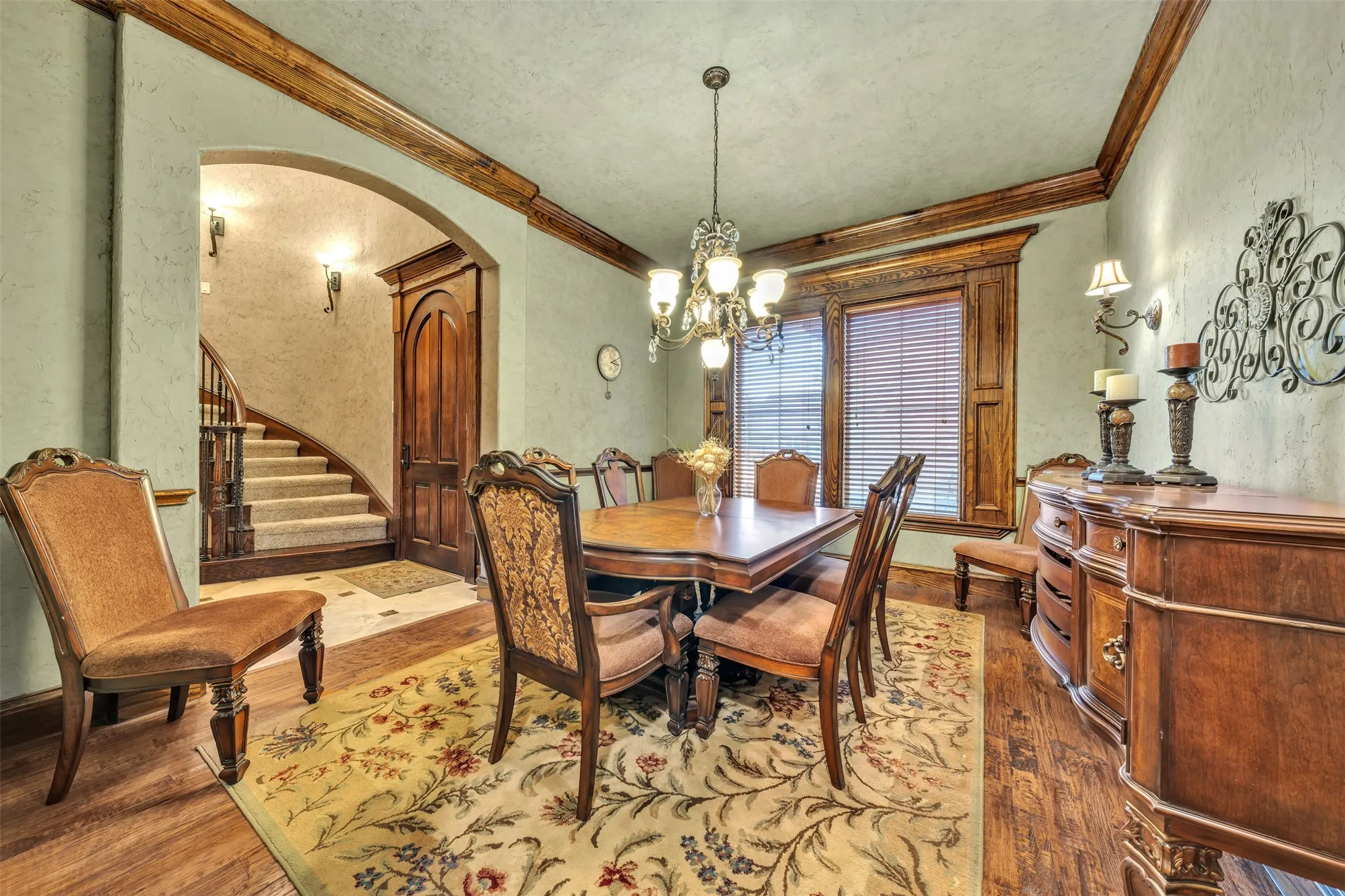 Single Family Residence For Sale in Tarrant County , 2717 S Shady Lane, Arlington, Texas 76001, 4 Bedroom, 4 Bathroom, 3 Garage spaces, 3,789 Sqft, built in 2007, Preowned, mls#21199211, Real Estate Agent in Arlington, Homes For Sale in Tarrant county, Homes For Sale in Arlington, Realtor in Arlington Texas, Real Estate Brokerage Independent Realty Texas, Luminita Cordes Realtor