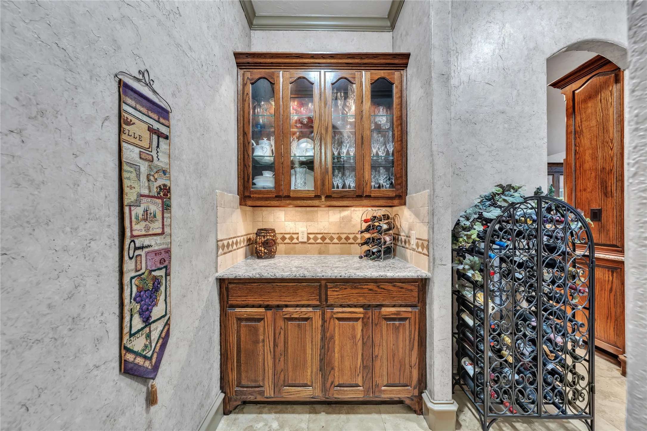 Single Family Residence For Sale in Tarrant County , 2717 S Shady Lane, Arlington, Texas 76001, 4 Bedroom, 4 Bathroom, 3 Garage spaces, 3,789 Sqft, built in 2007, Preowned, mls#21199211, Real Estate Agent in Arlington, Homes For Sale in Tarrant county, Homes For Sale in Arlington, Realtor in Arlington Texas, Real Estate Brokerage Independent Realty Texas, Luminita Cordes Realtor