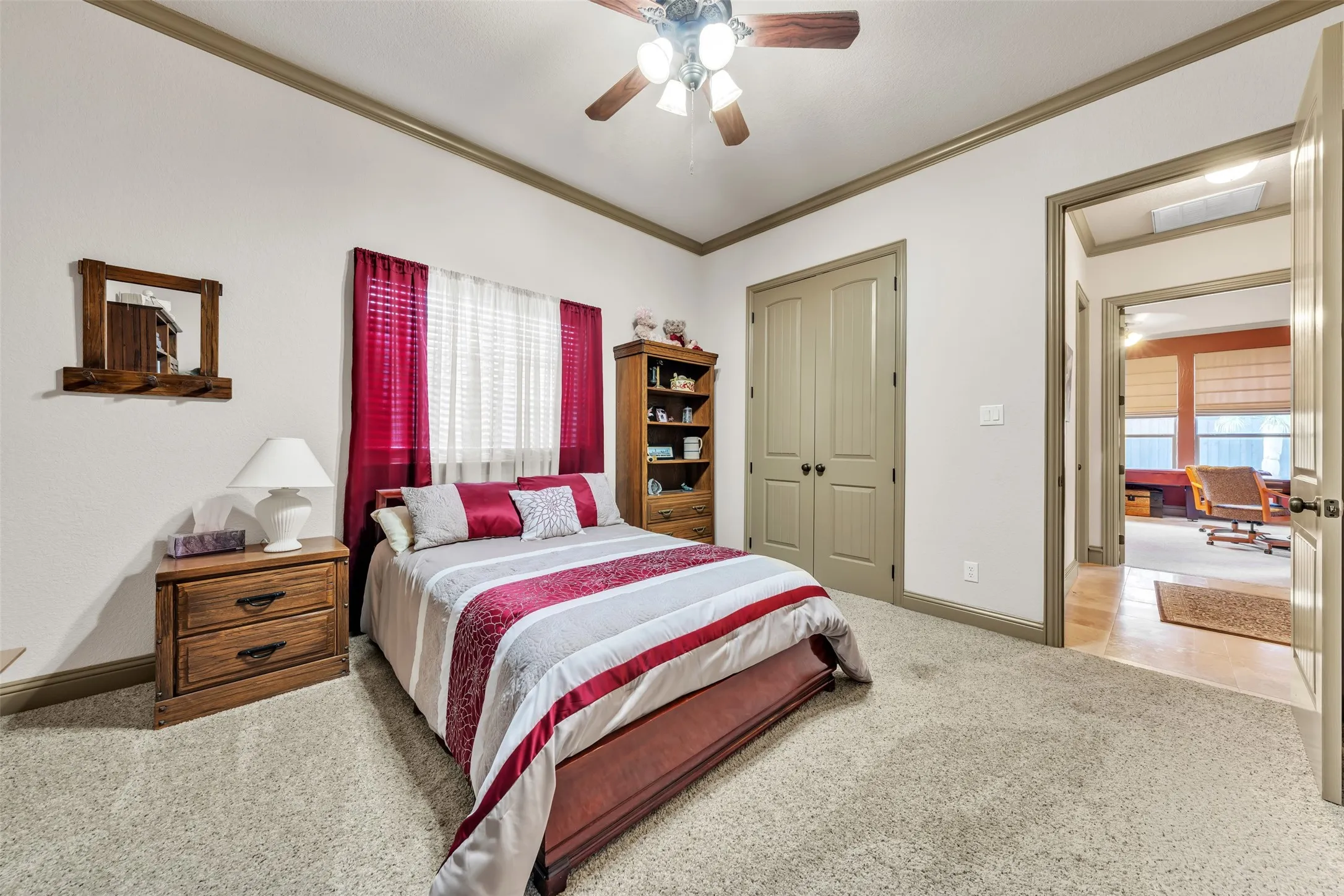 Single Family Residence For Sale in Tarrant County , 2717 S Shady Lane, Arlington, Texas 76001, 4 Bedroom, 4 Bathroom, 3 Garage spaces, 3,789 Sqft, built in 2007, Preowned, mls#21199211, Real Estate Agent in Arlington, Homes For Sale in Tarrant county, Homes For Sale in Arlington, Realtor in Arlington Texas, Real Estate Brokerage Independent Realty Texas, Luminita Cordes Realtor