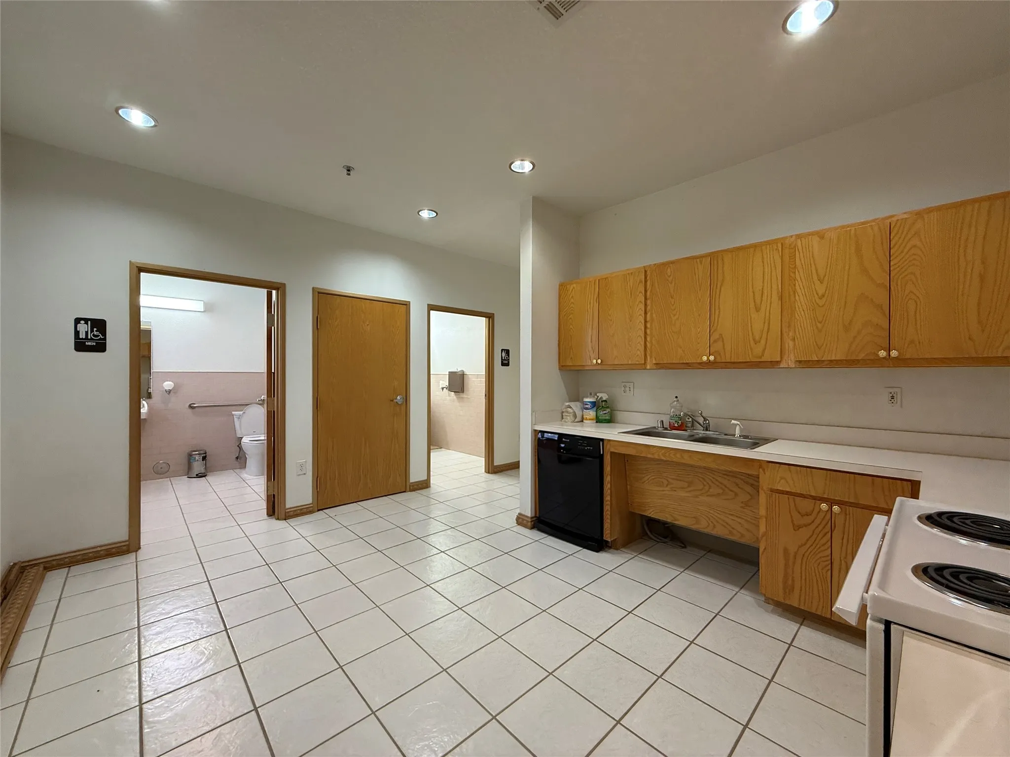 Office For Sale in Collin County , 5208 Village Creek Drive B, Plano, Texas 75093, 0, 0, Garage spaces, 0 Sqft, built in 2003, Preowned, mls#21201743, Real Estate Agent in Plano, Homes For Sale in Collin county, Homes For Sale in Plano, Realtor in Plano Texas, Real Estate Brokerage Independent Realty Texas, Luminita Cordes Realtor
