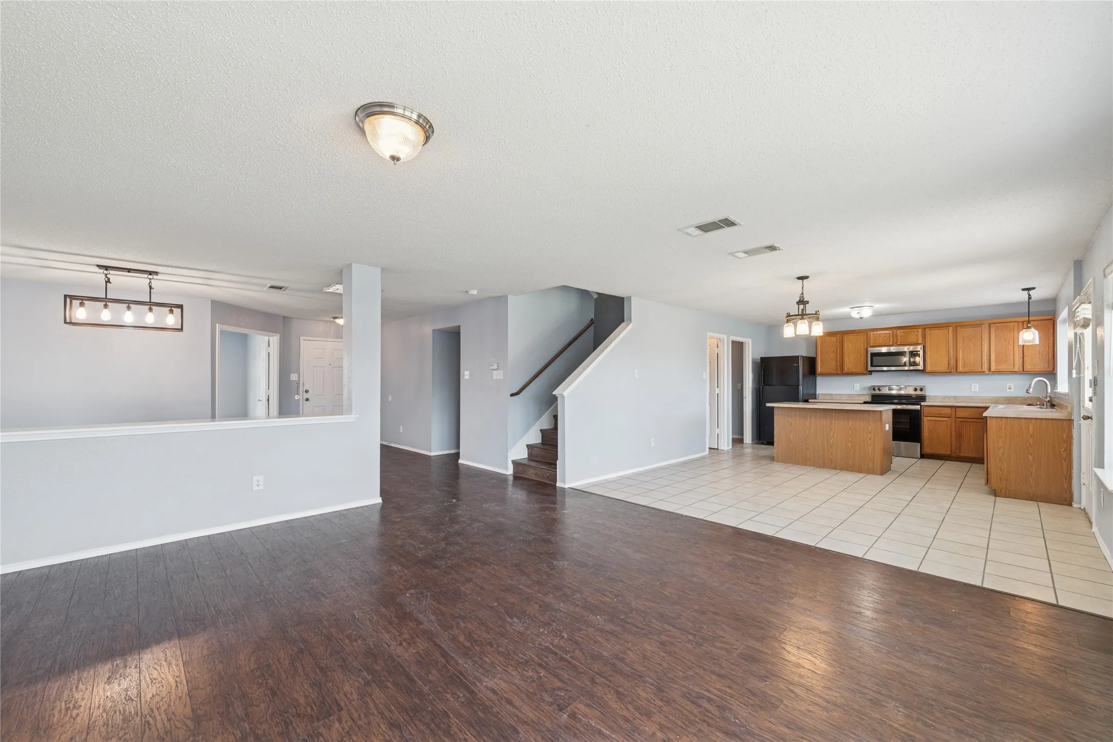 Single Family Residence For Sale in Dallas County , 2216 Partridge Drive, Mesquite, Texas 75181, 4 Bedroom, 3 Bathroom, 2 Garage spaces, 2,764 Sqft, built in 2005, mls#21201764, Real Estate Agent in Mesquite, Homes For Sale in Dallas county, Homes For Sale in Mesquite, Realtor in Mesquite Texas, Real Estate Brokerage Independent Realty Texas, Luminita Cordes Realtor