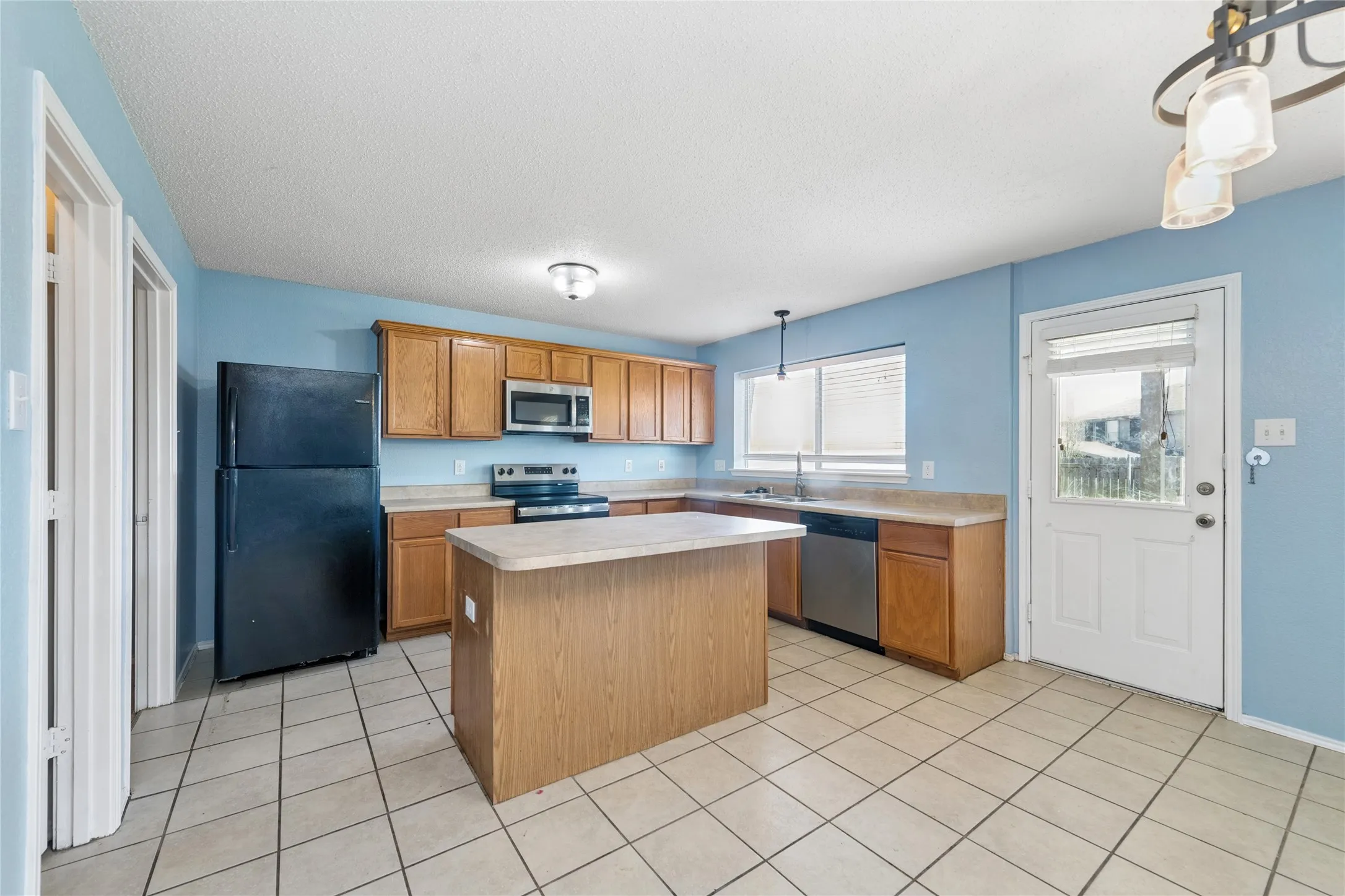Single Family Residence For Sale in Dallas County , 2216 Partridge Drive, Mesquite, Texas 75181, 4 Bedroom, 3 Bathroom, 2 Garage spaces, 2,764 Sqft, built in 2005, mls#21201764, Real Estate Agent in Mesquite, Homes For Sale in Dallas county, Homes For Sale in Mesquite, Realtor in Mesquite Texas, Real Estate Brokerage Independent Realty Texas, Luminita Cordes Realtor