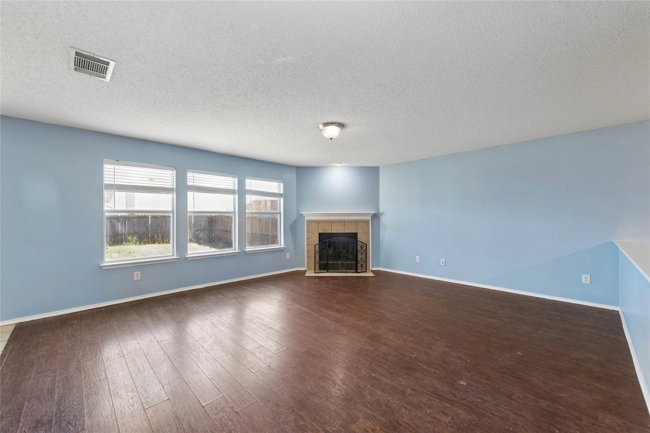 Single Family Residence For Sale in Dallas County , 2216 Partridge Drive, Mesquite, Texas 75181, 4 Bedroom, 3 Bathroom, 2 Garage spaces, 2,764 Sqft, built in 2005, mls#21201764, Real Estate Agent in Mesquite, Homes For Sale in Dallas county, Homes For Sale in Mesquite, Realtor in Mesquite Texas, Real Estate Brokerage Independent Realty Texas, Luminita Cordes Realtor