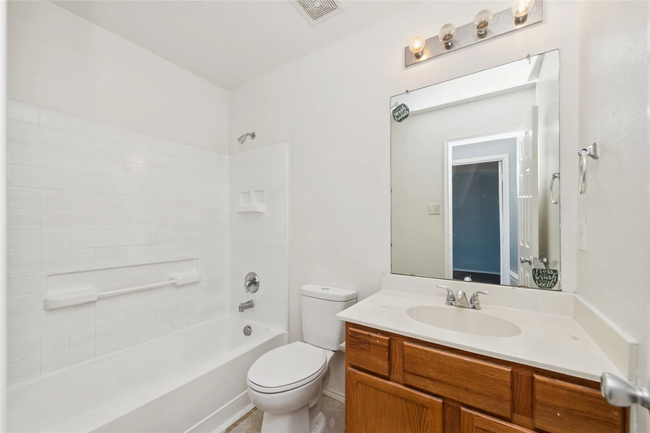 Single Family Residence For Sale in Dallas County , 2216 Partridge Drive, Mesquite, Texas 75181, 4 Bedroom, 3 Bathroom, 2 Garage spaces, 2,764 Sqft, built in 2005, mls#21201764, Real Estate Agent in Mesquite, Homes For Sale in Dallas county, Homes For Sale in Mesquite, Realtor in Mesquite Texas, Real Estate Brokerage Independent Realty Texas, Luminita Cordes Realtor