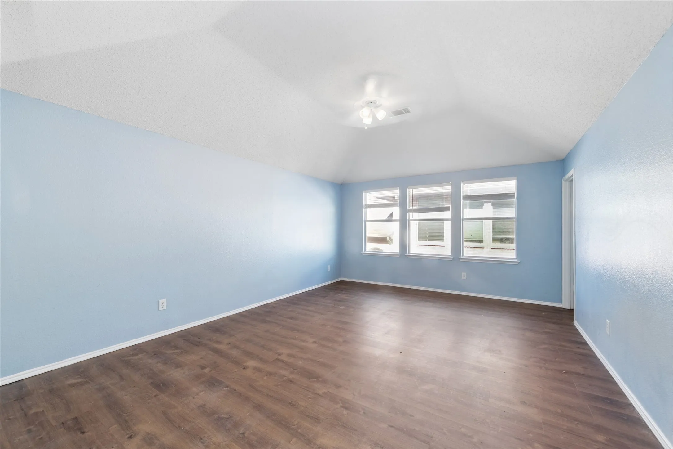 Single Family Residence For Sale in Dallas County , 2216 Partridge Drive, Mesquite, Texas 75181, 4 Bedroom, 3 Bathroom, 2 Garage spaces, 2,764 Sqft, built in 2005, mls#21201764, Real Estate Agent in Mesquite, Homes For Sale in Dallas county, Homes For Sale in Mesquite, Realtor in Mesquite Texas, Real Estate Brokerage Independent Realty Texas, Luminita Cordes Realtor
