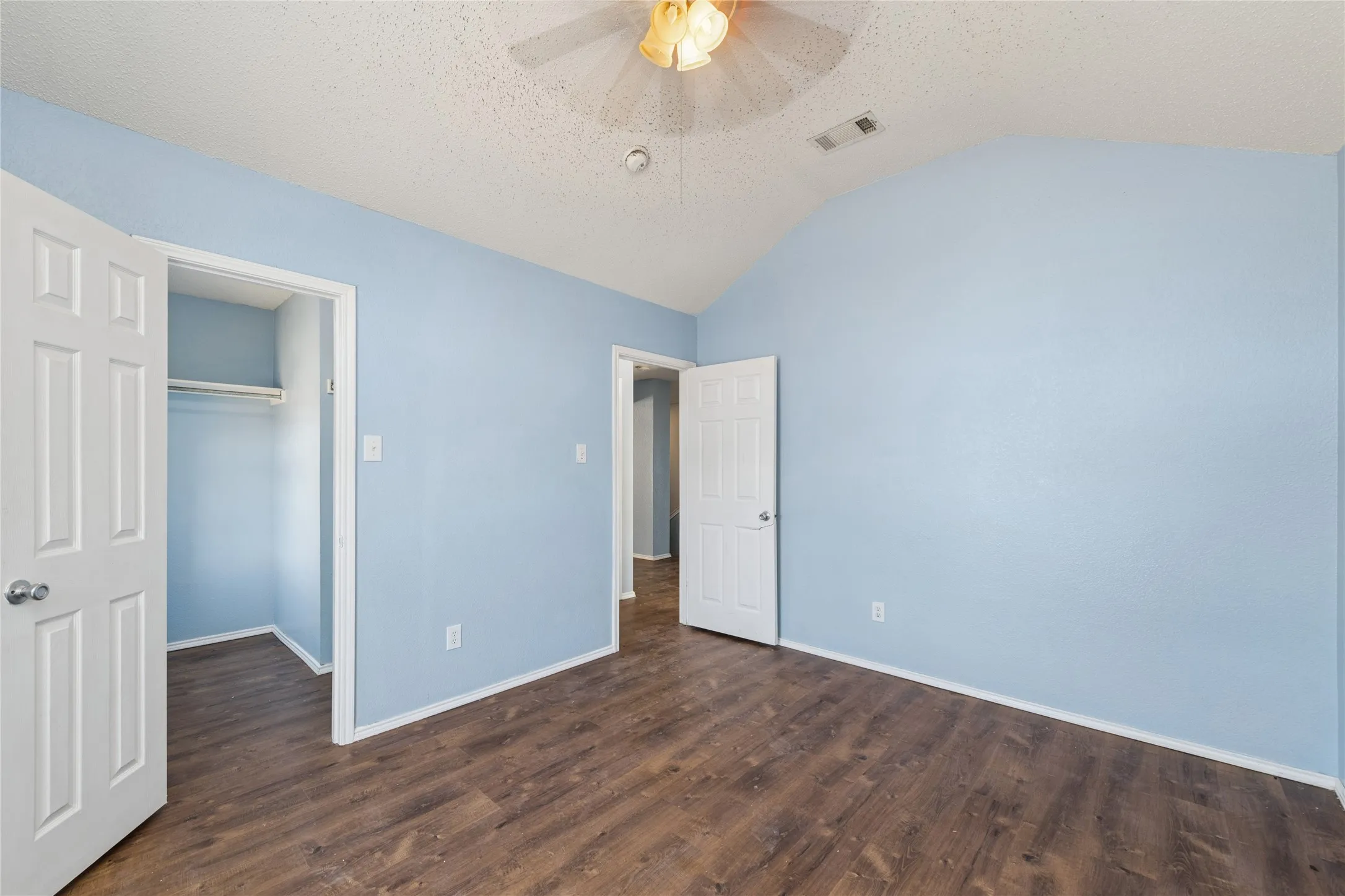 Single Family Residence For Sale in Dallas County , 2216 Partridge Drive, Mesquite, Texas 75181, 4 Bedroom, 3 Bathroom, 2 Garage spaces, 2,764 Sqft, built in 2005, mls#21201764, Real Estate Agent in Mesquite, Homes For Sale in Dallas county, Homes For Sale in Mesquite, Realtor in Mesquite Texas, Real Estate Brokerage Independent Realty Texas, Luminita Cordes Realtor