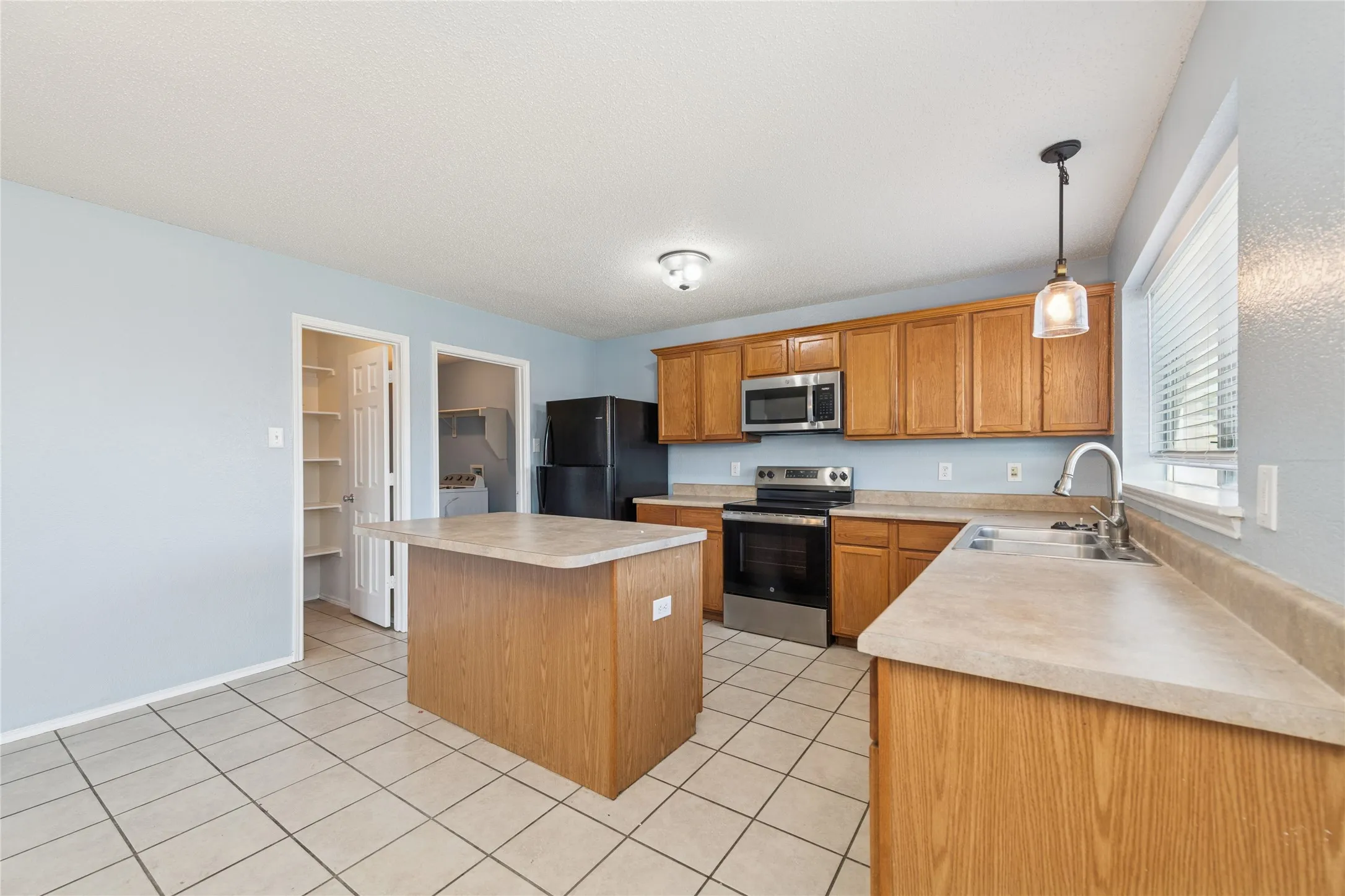 Single Family Residence For Sale in Dallas County , 2216 Partridge Drive, Mesquite, Texas 75181, 4 Bedroom, 3 Bathroom, 2 Garage spaces, 2,764 Sqft, built in 2005, mls#21201764, Real Estate Agent in Mesquite, Homes For Sale in Dallas county, Homes For Sale in Mesquite, Realtor in Mesquite Texas, Real Estate Brokerage Independent Realty Texas, Luminita Cordes Realtor