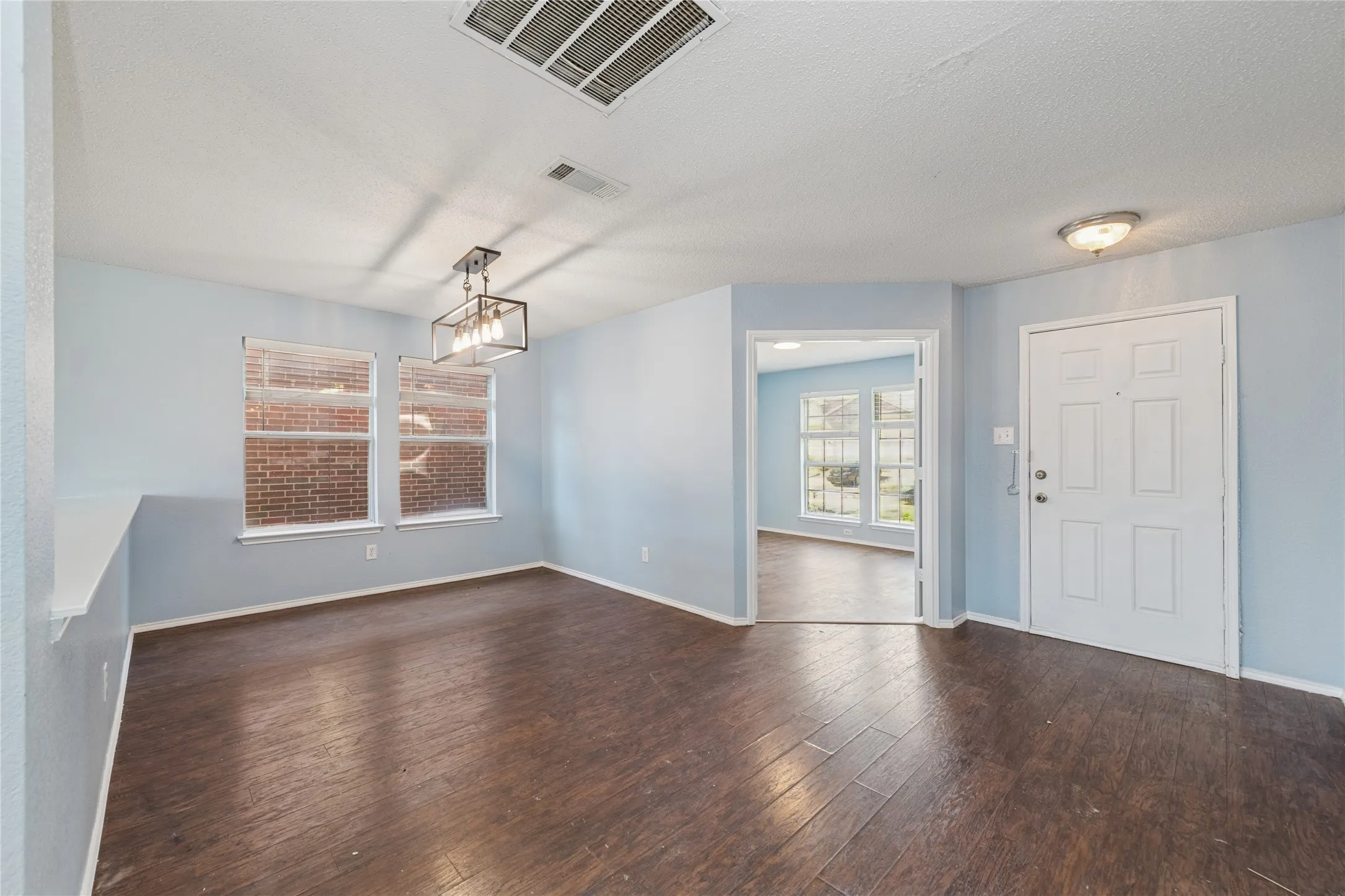 Single Family Residence For Sale in Dallas County , 2216 Partridge Drive, Mesquite, Texas 75181, 4 Bedroom, 3 Bathroom, 2 Garage spaces, 2,764 Sqft, built in 2005, mls#21201764, Real Estate Agent in Mesquite, Homes For Sale in Dallas county, Homes For Sale in Mesquite, Realtor in Mesquite Texas, Real Estate Brokerage Independent Realty Texas, Luminita Cordes Realtor