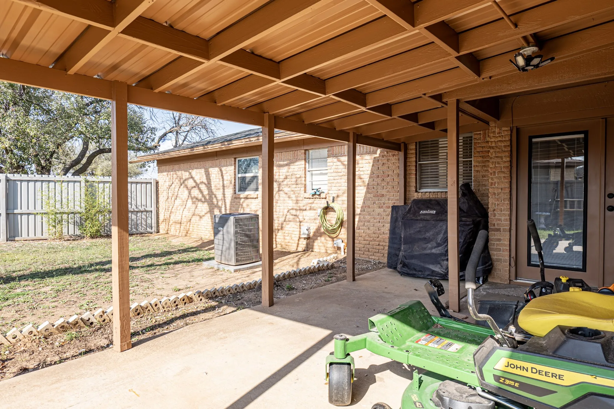 Single Family Residence For Sale in Stephens County , 801 Westridge Circle, Breckenridge, Texas 76424, 3 Bedroom, 2 Bathroom, 2 Garage spaces, 1,679 Sqft, built in 1964, Preowned, mls#21199179, Real Estate Agent in Breckenridge, Homes For Sale in Stephens county, Homes For Sale in Breckenridge, Realtor in Breckenridge Texas, Real Estate Brokerage Independent Realty Texas, Luminita Cordes Realtor