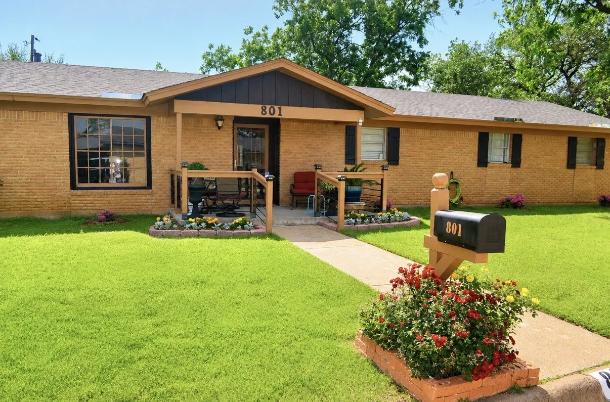 Single Family Residence For Sale in Stephens County , 801 Westridge Circle, Breckenridge, Texas 76424, 3 Bedroom, 2 Bathroom, 2 Garage spaces, 1,679 Sqft, built in 1964, Preowned, mls#21199179, Real Estate Agent in Breckenridge, Homes For Sale in Stephens county, Homes For Sale in Breckenridge, Realtor in Breckenridge Texas, Real Estate Brokerage Independent Realty Texas, Luminita Cordes Realtor