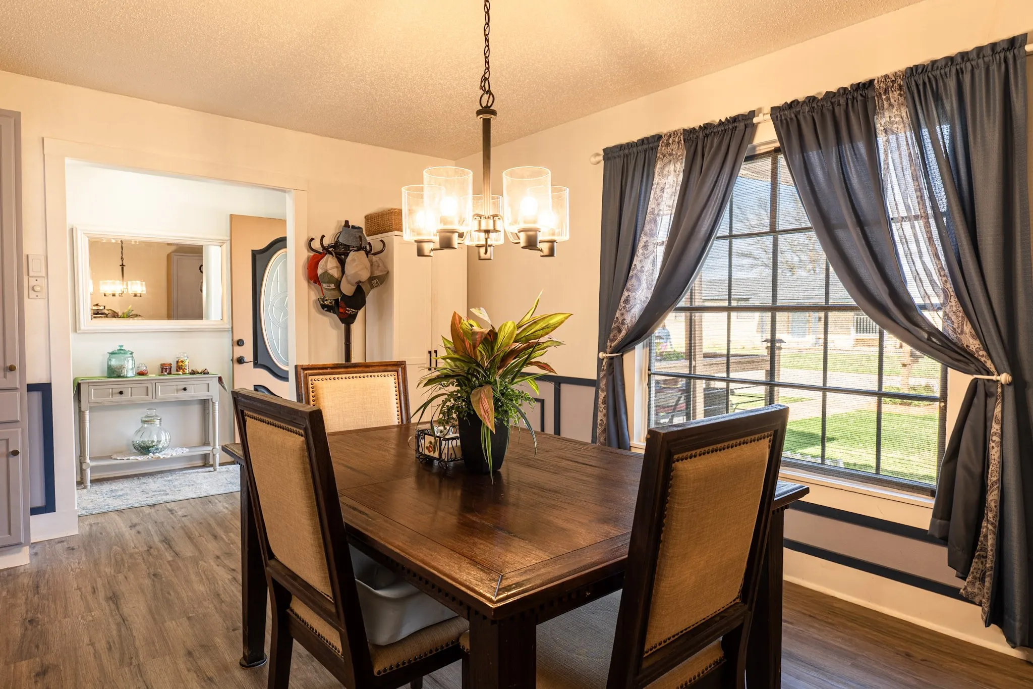Single Family Residence For Sale in Stephens County , 801 Westridge Circle, Breckenridge, Texas 76424, 3 Bedroom, 2 Bathroom, 2 Garage spaces, 1,679 Sqft, built in 1964, Preowned, mls#21199179, Real Estate Agent in Breckenridge, Homes For Sale in Stephens county, Homes For Sale in Breckenridge, Realtor in Breckenridge Texas, Real Estate Brokerage Independent Realty Texas, Luminita Cordes Realtor