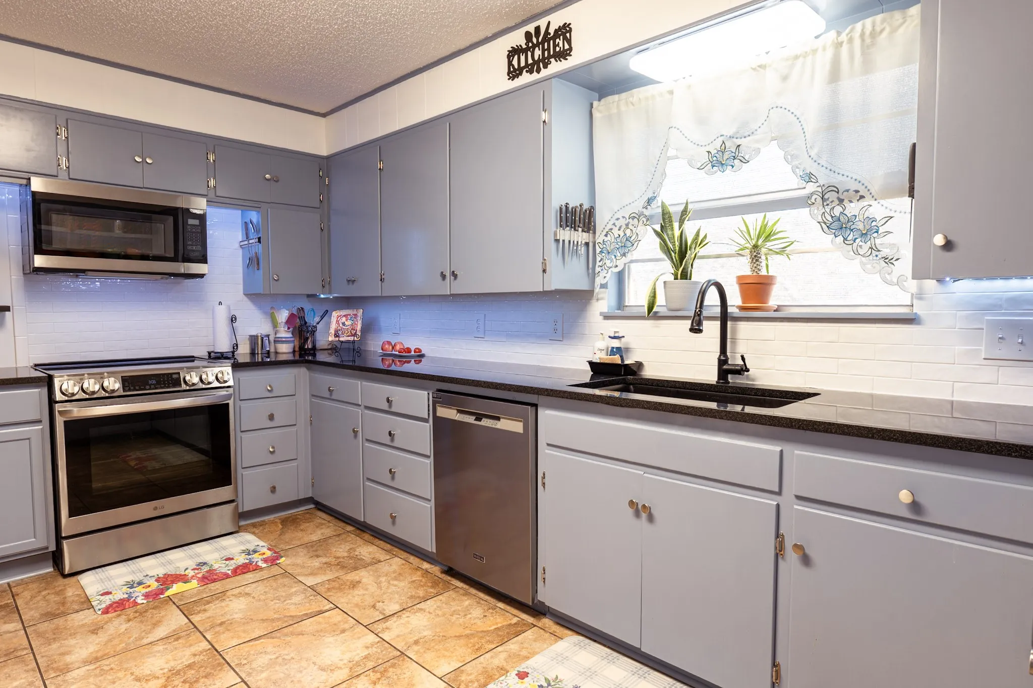 Single Family Residence For Sale in Stephens County , 801 Westridge Circle, Breckenridge, Texas 76424, 3 Bedroom, 2 Bathroom, 2 Garage spaces, 1,679 Sqft, built in 1964, Preowned, mls#21199179, Real Estate Agent in Breckenridge, Homes For Sale in Stephens county, Homes For Sale in Breckenridge, Realtor in Breckenridge Texas, Real Estate Brokerage Independent Realty Texas, Luminita Cordes Realtor