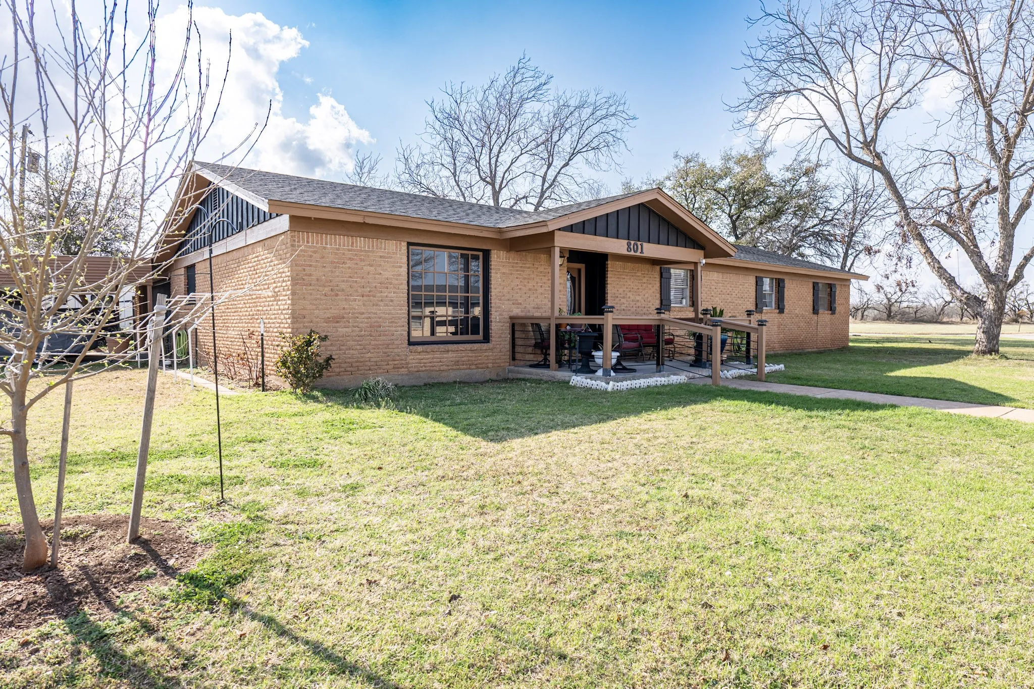 Single Family Residence For Sale in Stephens County , 801 Westridge Circle, Breckenridge, Texas 76424, 3 Bedroom, 2 Bathroom, 2 Garage spaces, 1,679 Sqft, built in 1964, Preowned, mls#21199179, Real Estate Agent in Breckenridge, Homes For Sale in Stephens county, Homes For Sale in Breckenridge, Realtor in Breckenridge Texas, Real Estate Brokerage Independent Realty Texas, Luminita Cordes Realtor