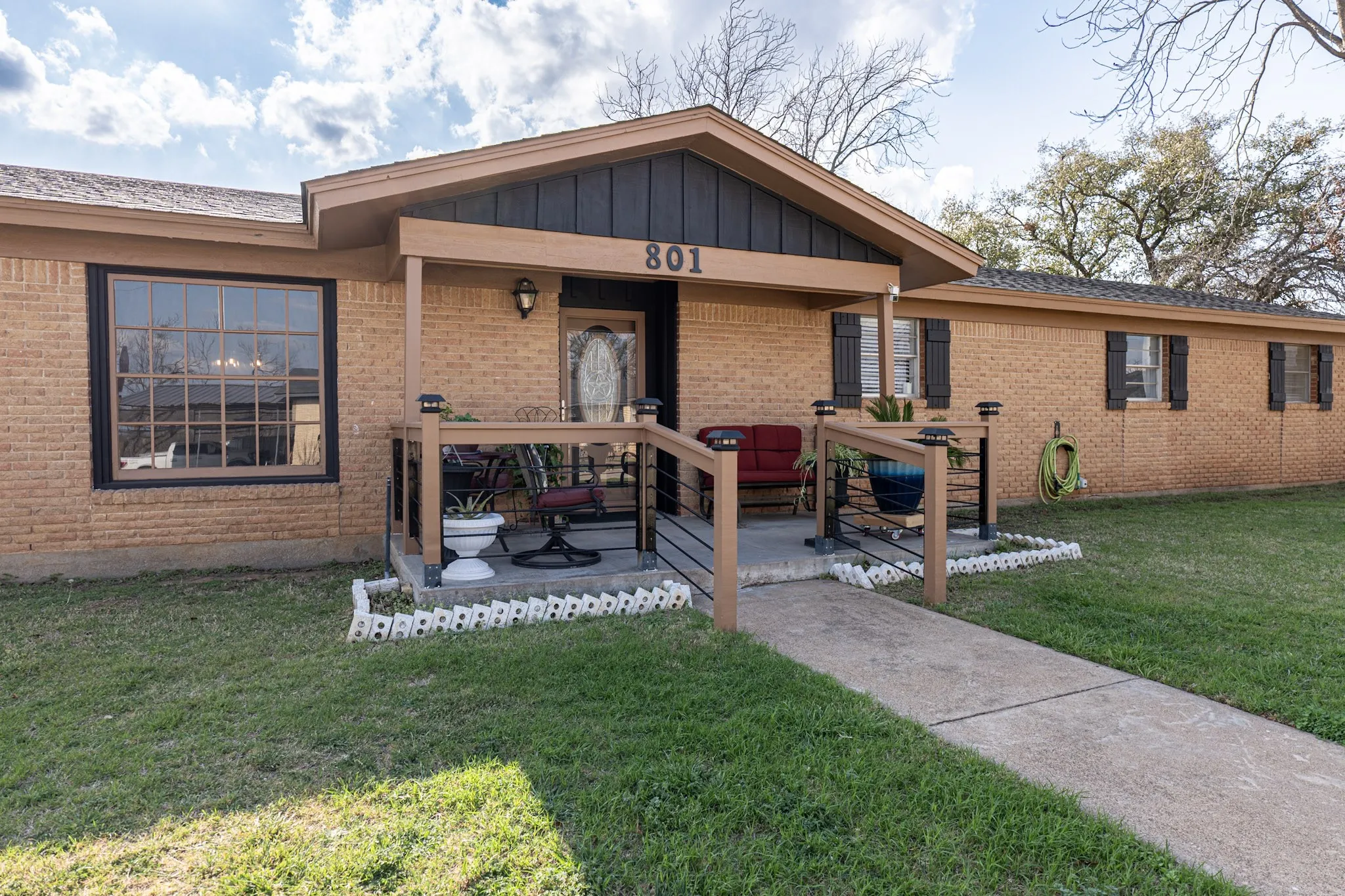 Single Family Residence For Sale in Stephens County , 801 Westridge Circle, Breckenridge, Texas 76424, 3 Bedroom, 2 Bathroom, 2 Garage spaces, 1,679 Sqft, built in 1964, Preowned, mls#21199179, Real Estate Agent in Breckenridge, Homes For Sale in Stephens county, Homes For Sale in Breckenridge, Realtor in Breckenridge Texas, Real Estate Brokerage Independent Realty Texas, Luminita Cordes Realtor