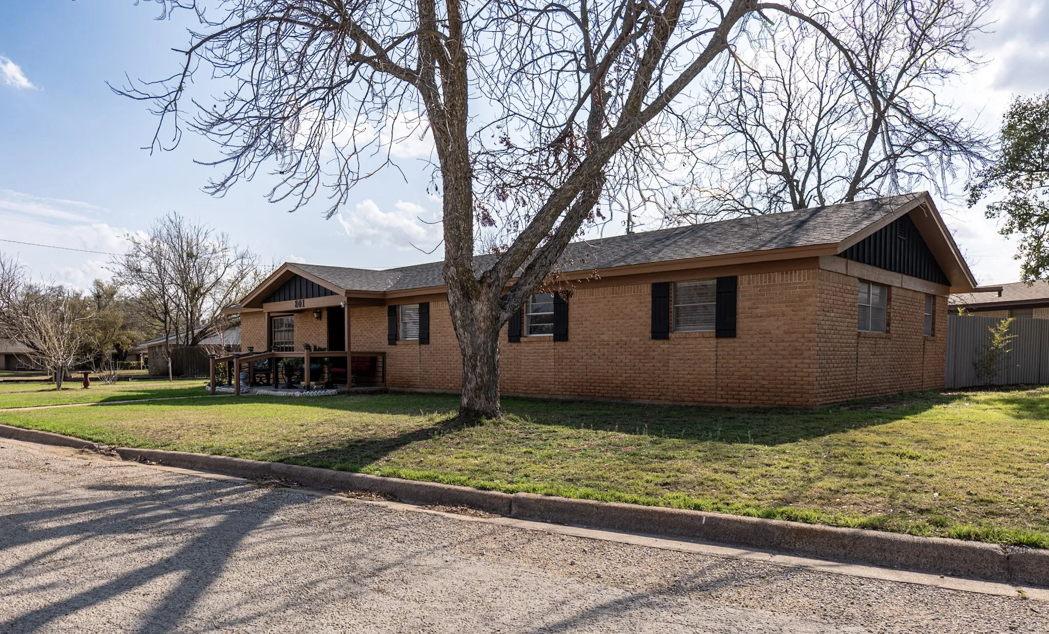 Single Family Residence For Sale in Stephens County , 801 Westridge Circle, Breckenridge, Texas 76424, 3 Bedroom, 2 Bathroom, 2 Garage spaces, 1,679 Sqft, built in 1964, Preowned, mls#21199179, Real Estate Agent in Breckenridge, Homes For Sale in Stephens county, Homes For Sale in Breckenridge, Realtor in Breckenridge Texas, Real Estate Brokerage Independent Realty Texas, Luminita Cordes Realtor