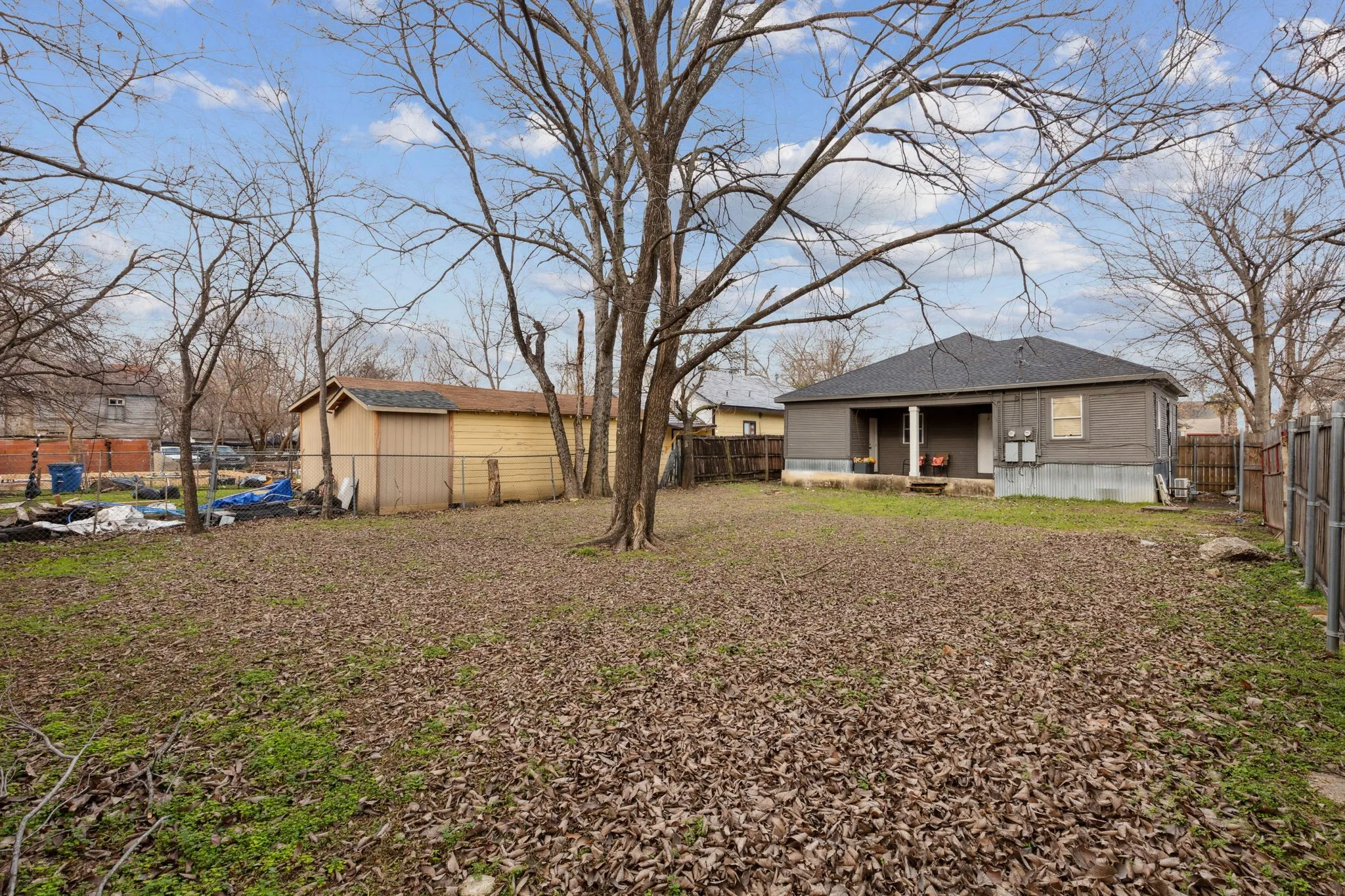 Duplex For Sale in Dallas County , 5346 Ash Lane, Dallas, Texas 75223, 3 Bedroom, 2 Bathroom, Garage spaces, 0 Sqft, built in 1920, Preowned, mls#21197167, Real Estate Agent in Dallas, Homes For Sale in Dallas county, Homes For Sale in Dallas, Realtor in Dallas Texas, Real Estate Brokerage Independent Realty Texas, Luminita Cordes Realtor