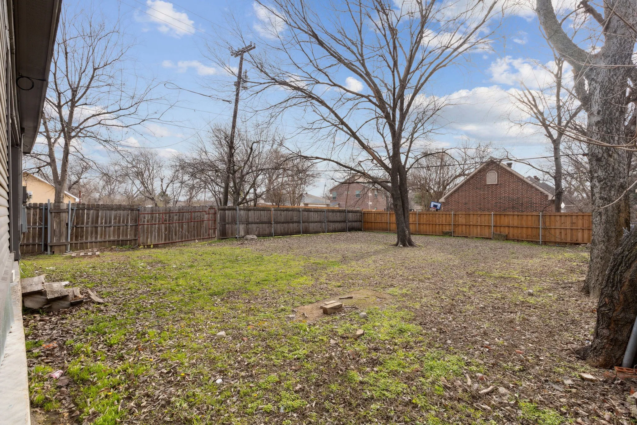 Duplex For Sale in Dallas County , 5346 Ash Lane, Dallas, Texas 75223, 3 Bedroom, 2 Bathroom, Garage spaces, 0 Sqft, built in 1920, Preowned, mls#21197167, Real Estate Agent in Dallas, Homes For Sale in Dallas county, Homes For Sale in Dallas, Realtor in Dallas Texas, Real Estate Brokerage Independent Realty Texas, Luminita Cordes Realtor
