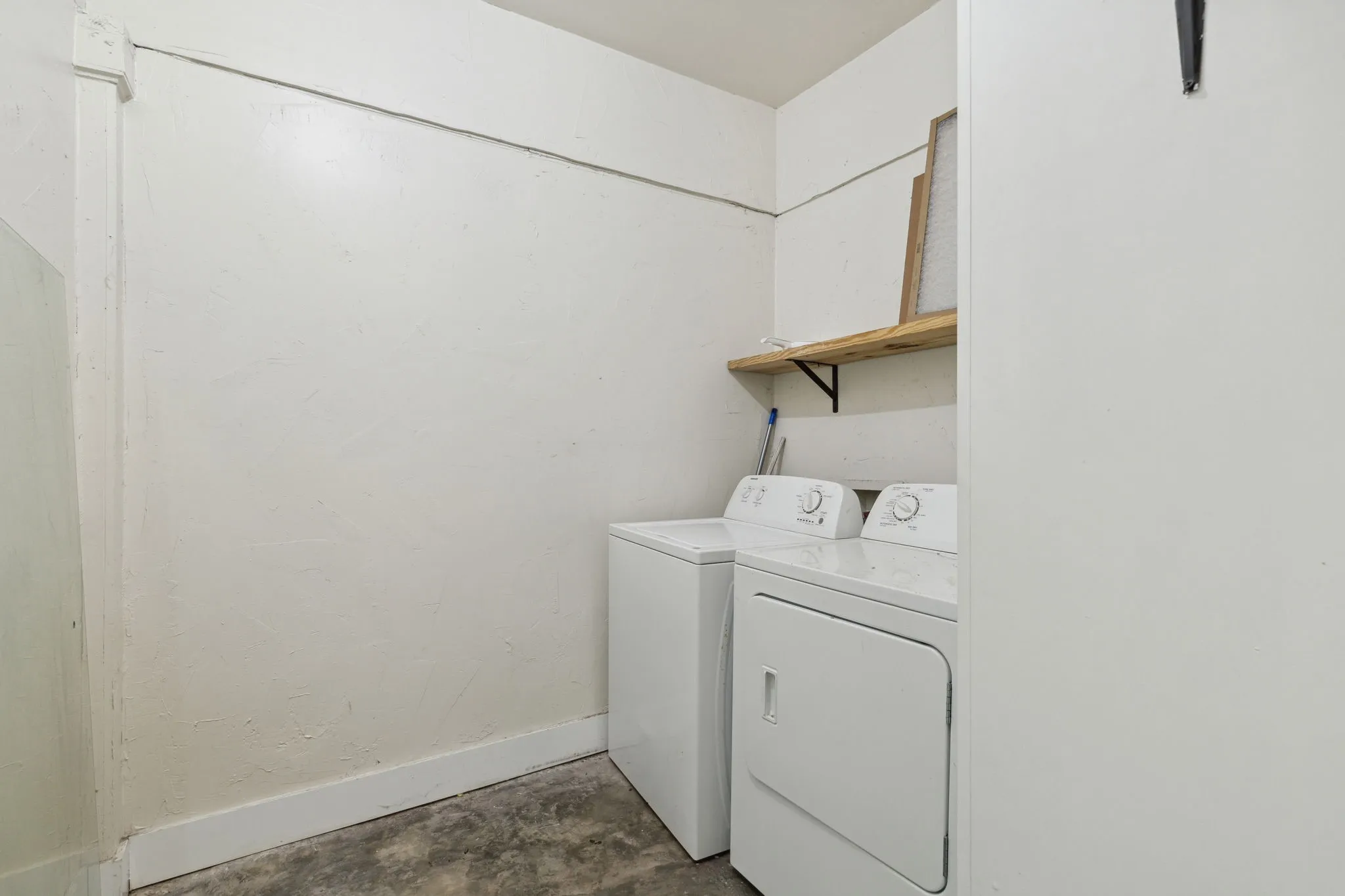 Duplex For Sale in Dallas County , 5346 Ash Lane, Dallas, Texas 75223, 3 Bedroom, 2 Bathroom, Garage spaces, 0 Sqft, built in 1920, Preowned, mls#21197167, Real Estate Agent in Dallas, Homes For Sale in Dallas county, Homes For Sale in Dallas, Realtor in Dallas Texas, Real Estate Brokerage Independent Realty Texas, Luminita Cordes Realtor