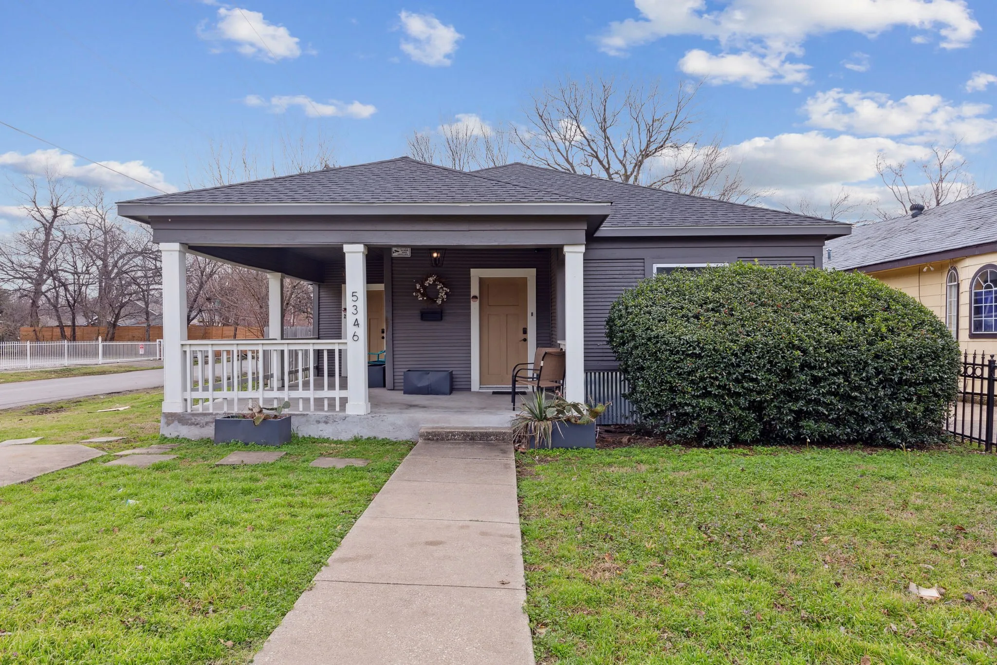 Duplex For Sale in Dallas County , 5346 Ash Lane, Dallas, Texas 75223, 3 Bedroom, 2 Bathroom, Garage spaces, 0 Sqft, built in 1920, Preowned, mls#21197167, Real Estate Agent in Dallas, Homes For Sale in Dallas county, Homes For Sale in Dallas, Realtor in Dallas Texas, Real Estate Brokerage Independent Realty Texas, Luminita Cordes Realtor